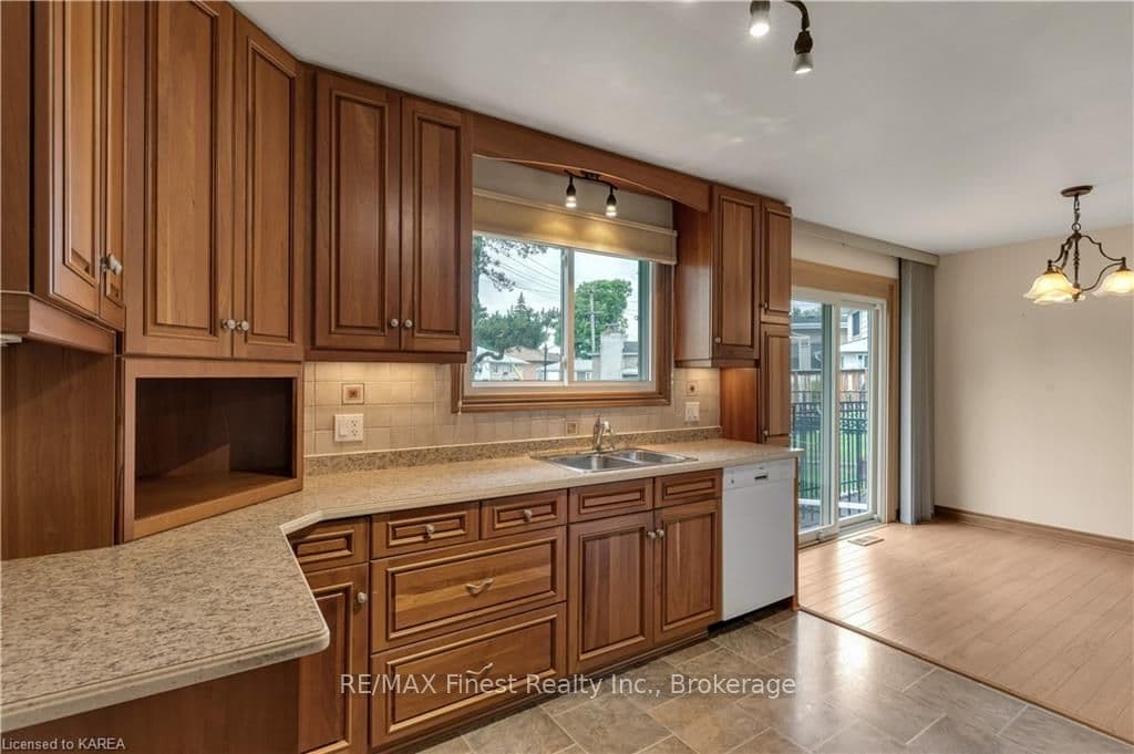 26 MORENZ Crescent photo 11