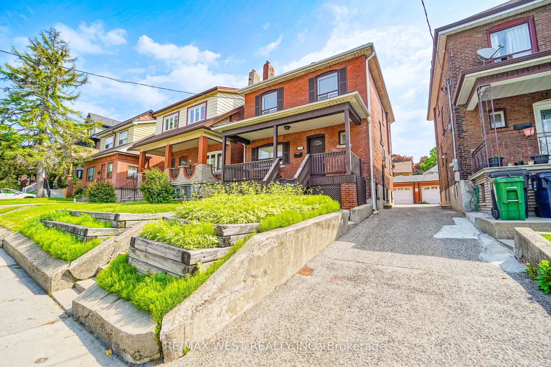 1529 Dufferin Street photo 1