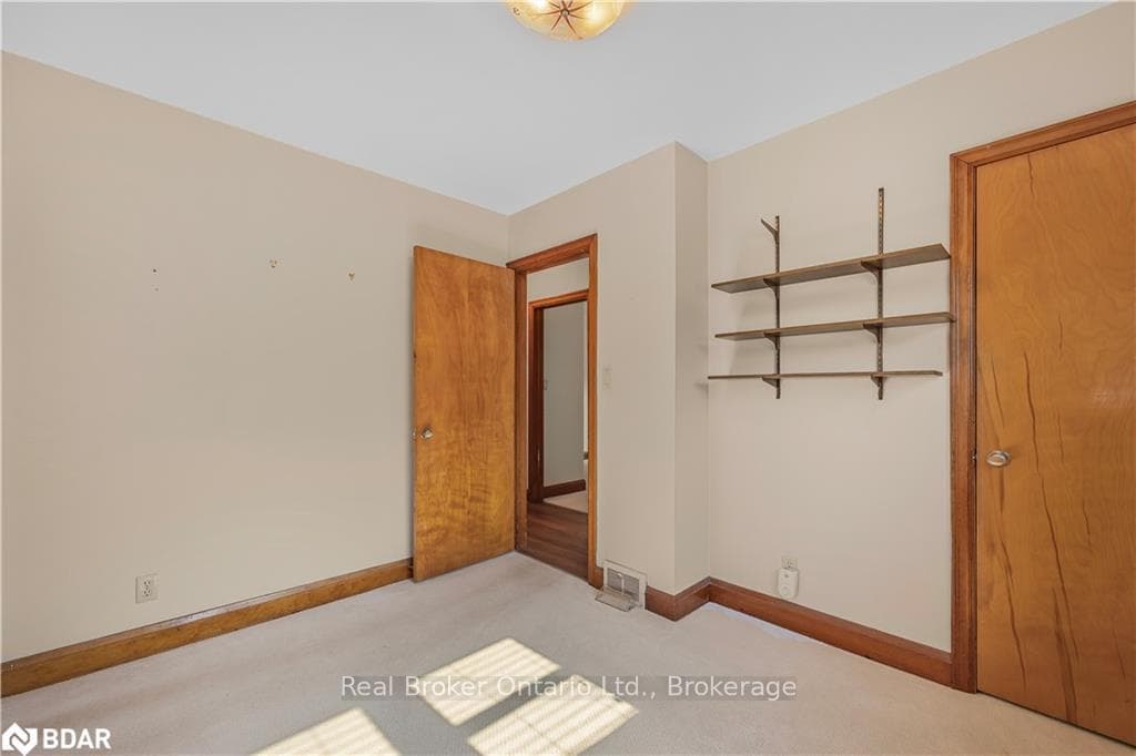 32 BORLAND Street photo 12