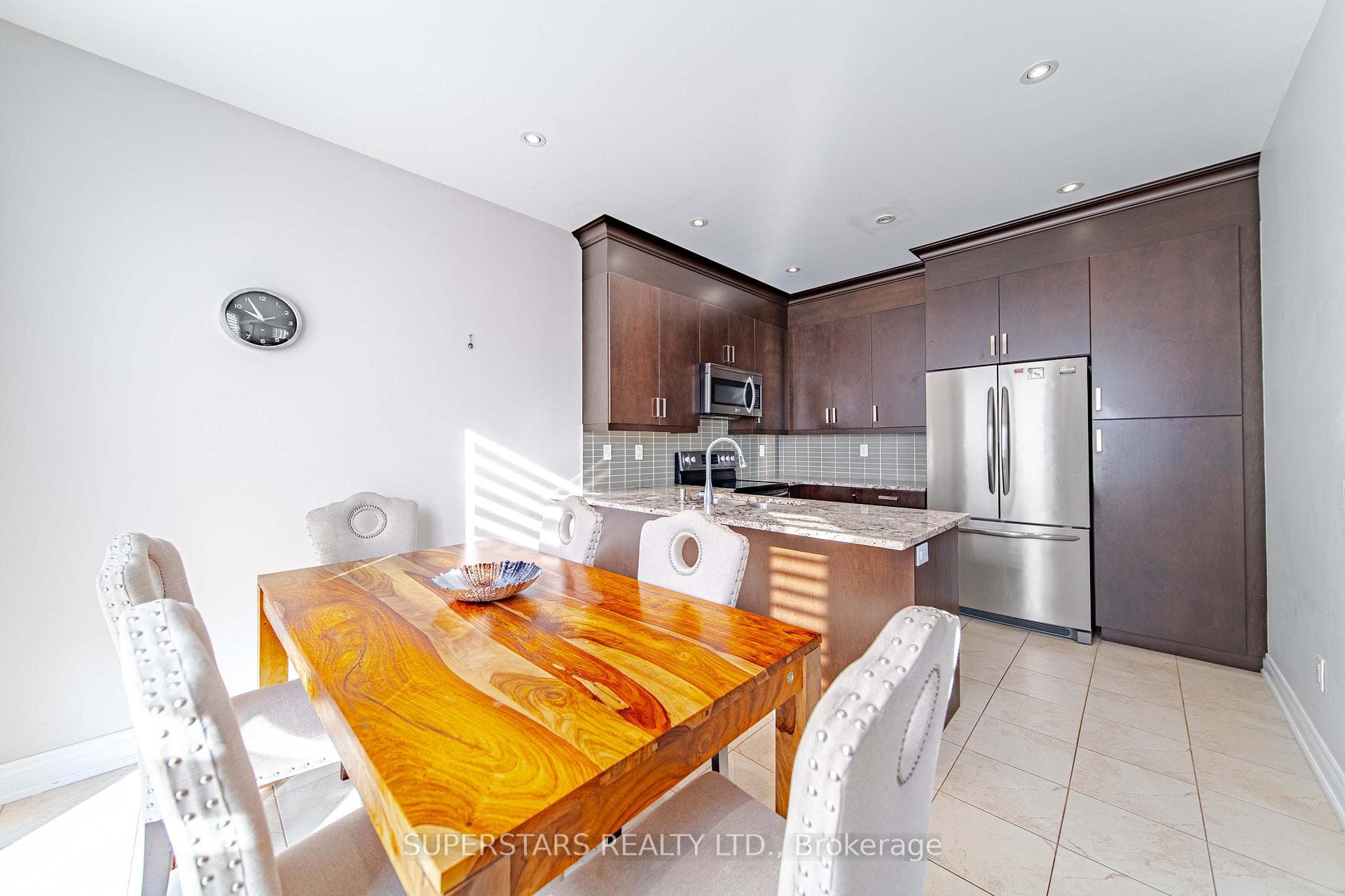 75 Walter English Drive photo 13