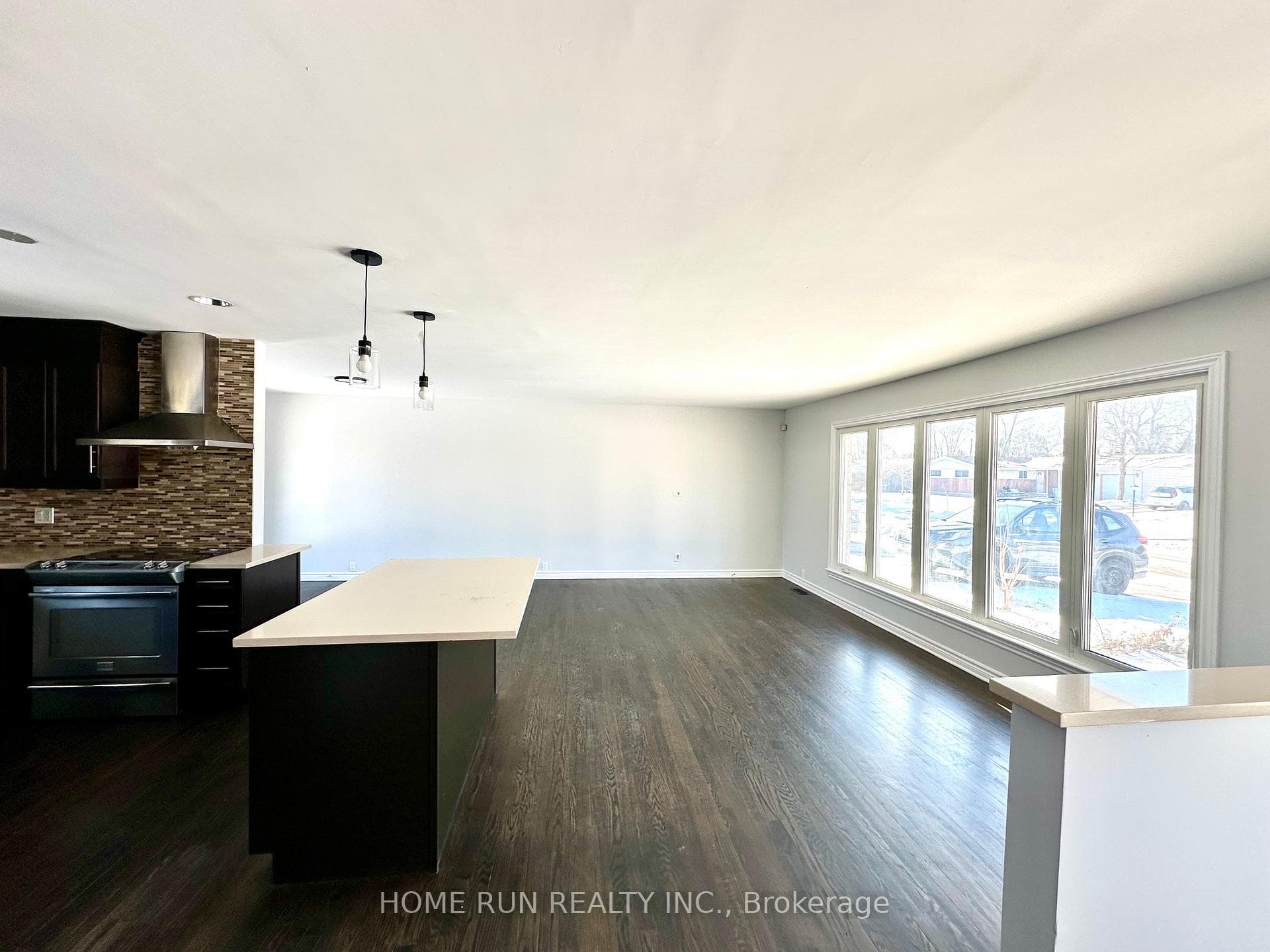 71 Ashburn Drive photo 2