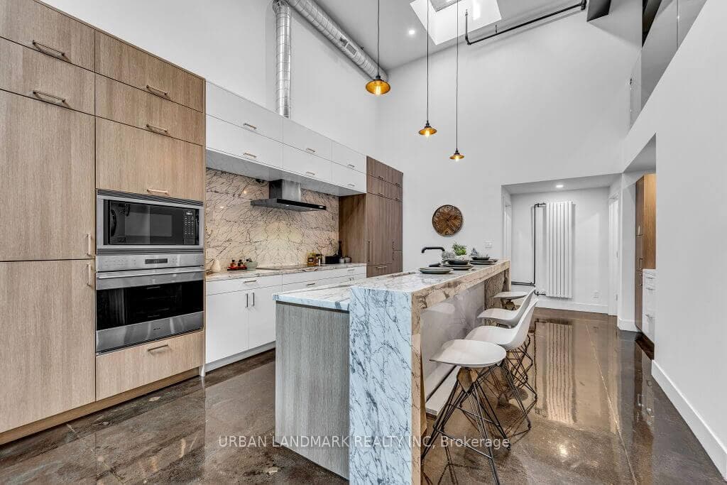 326 Carlaw Avenue Unit 127 photo 4