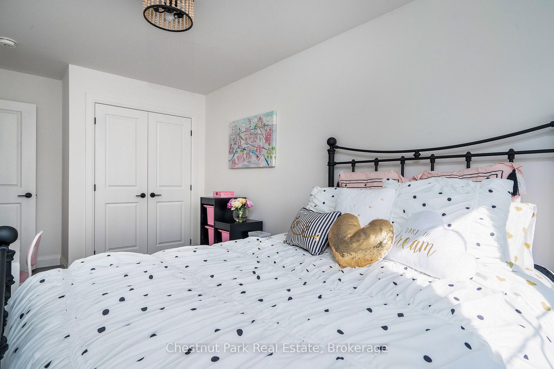 Guest bedroom 1