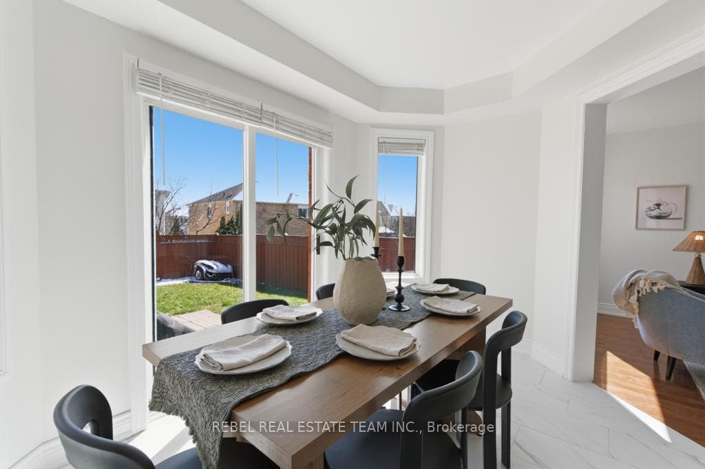 11 Booth Crescent photo 14