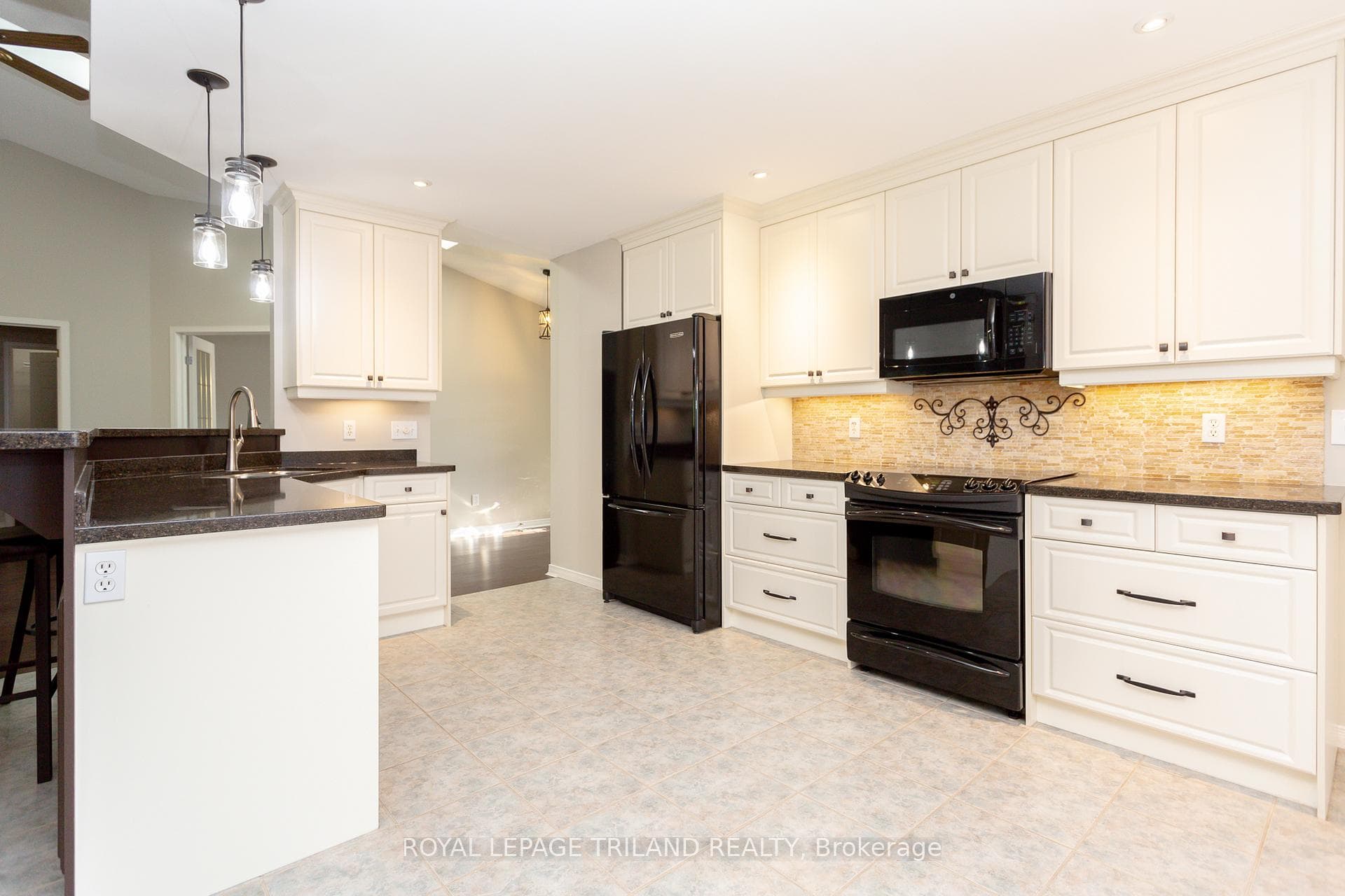 216 Jonathan Way photo 12