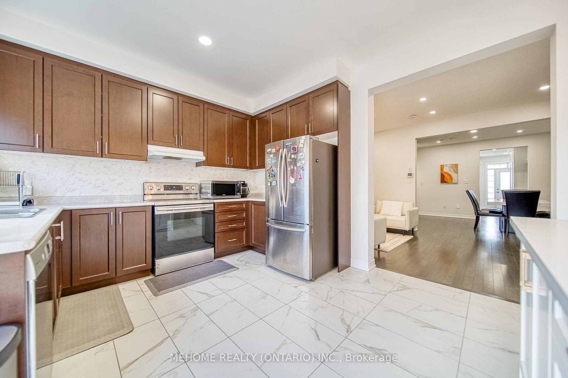 114 Chayna Crescent photo 13
