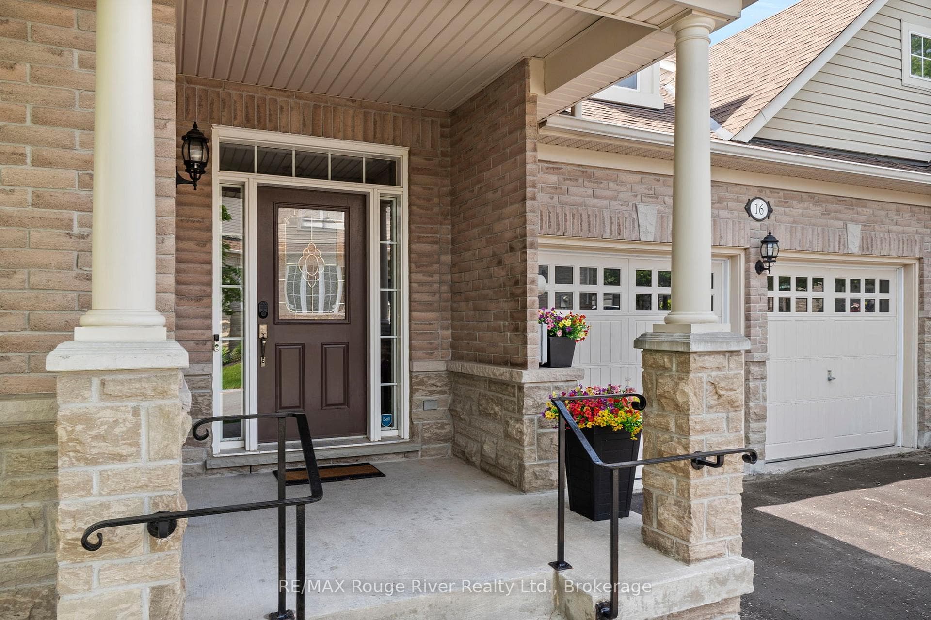 16 Fenton Lane photo 3
