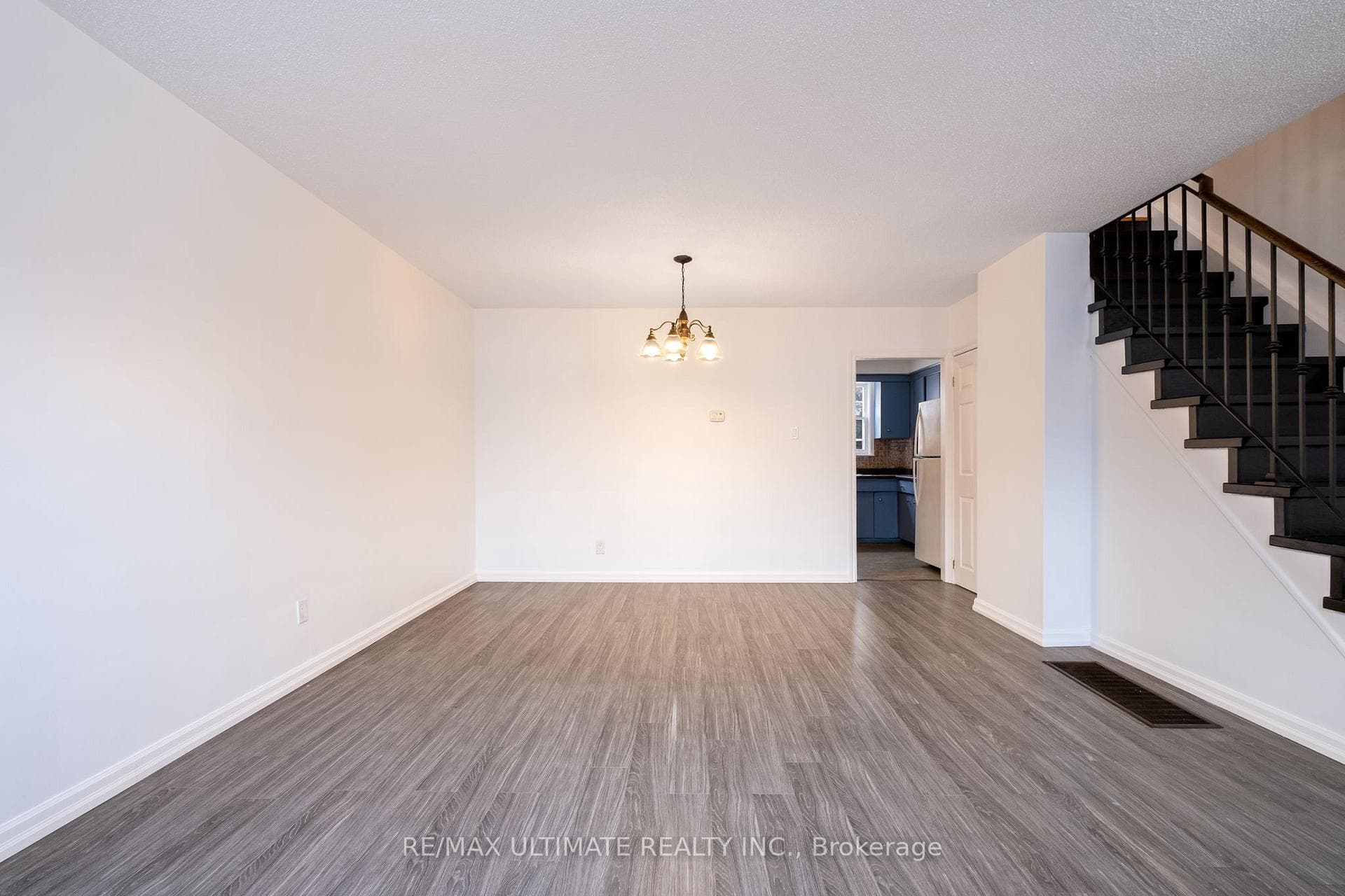 2 Egan Avenue photo 3