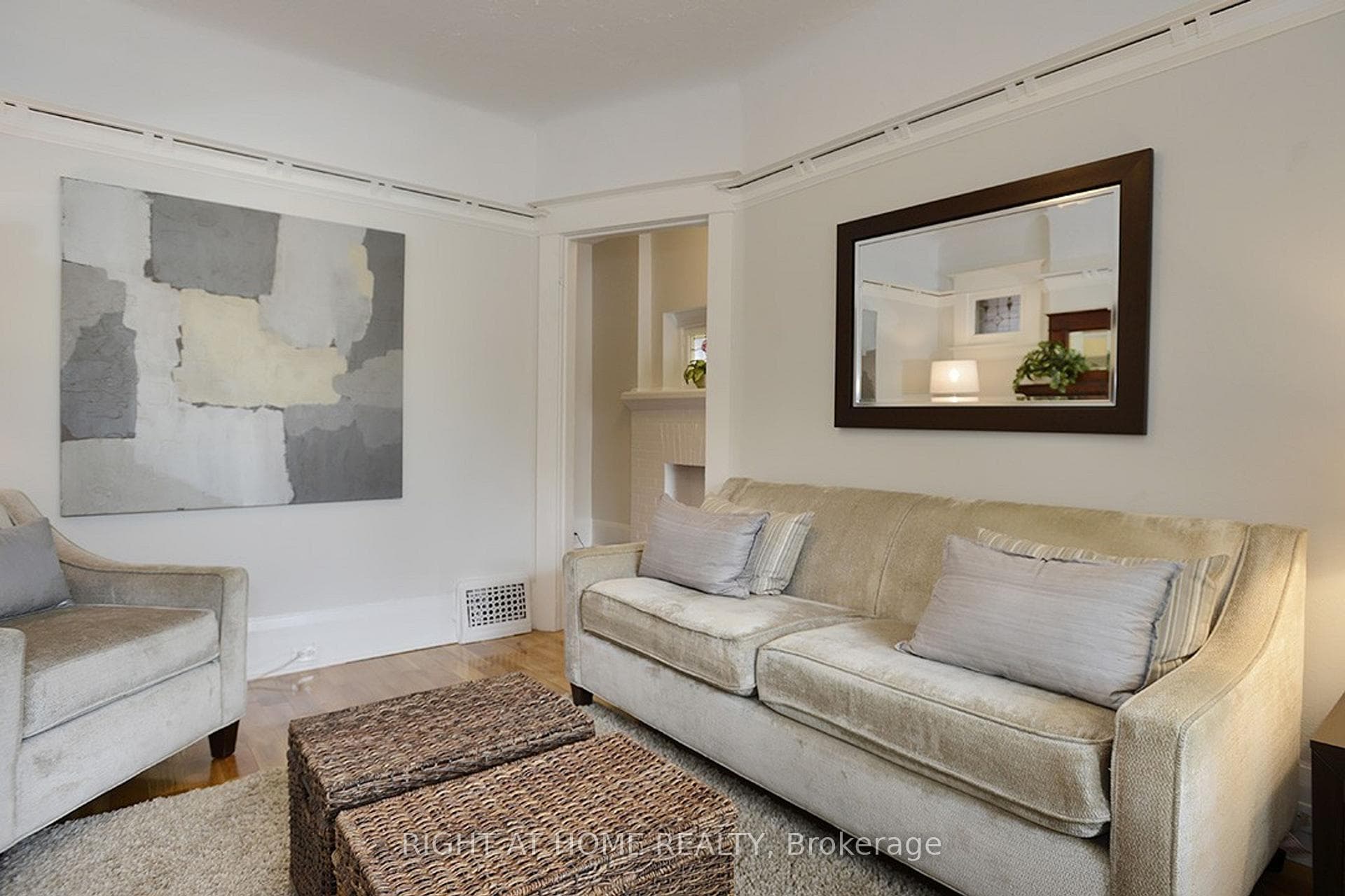 1512 Dufferin Street photo 6