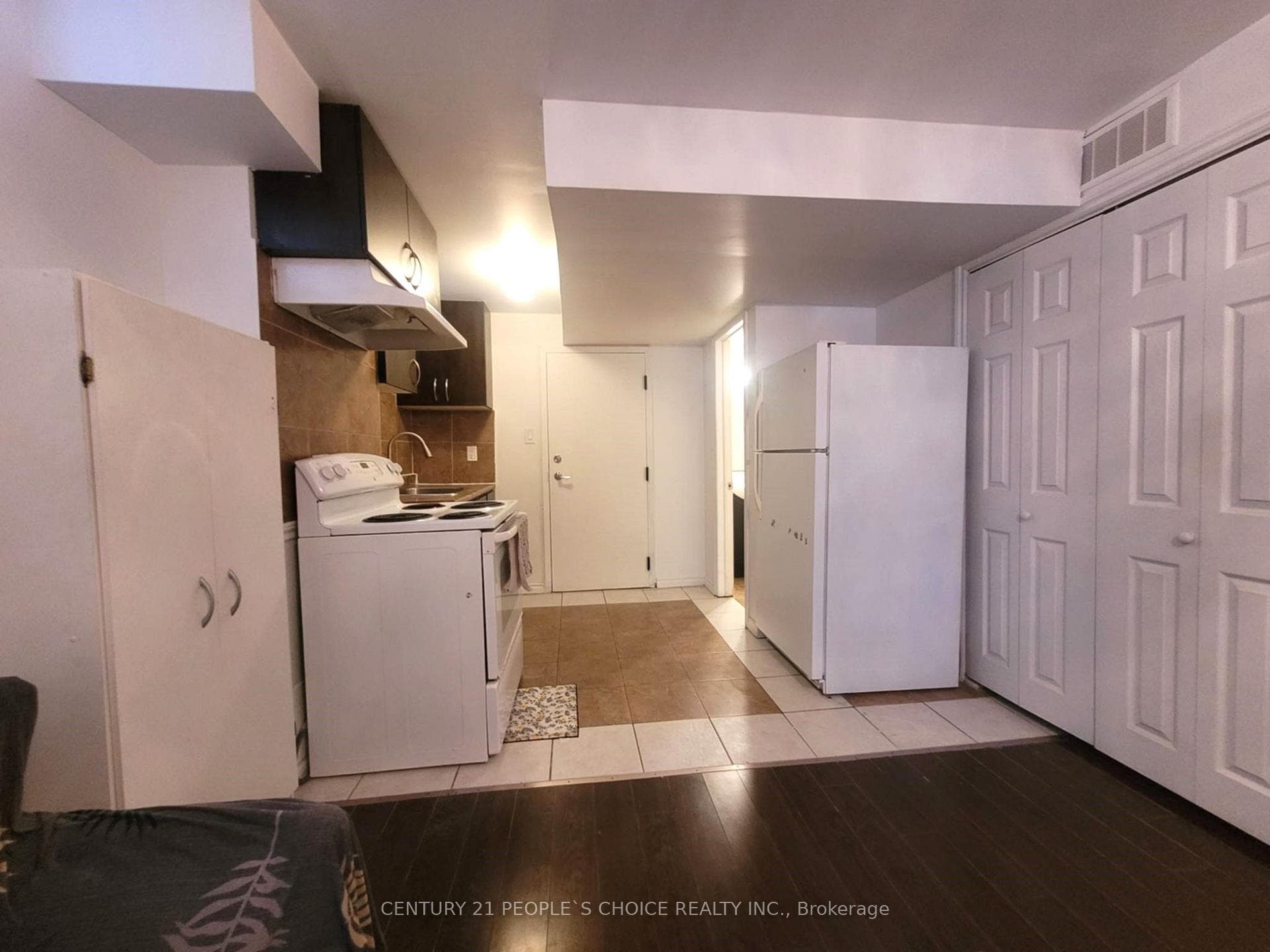 40 Palm Tree Road Unit (Basmt) photo 3