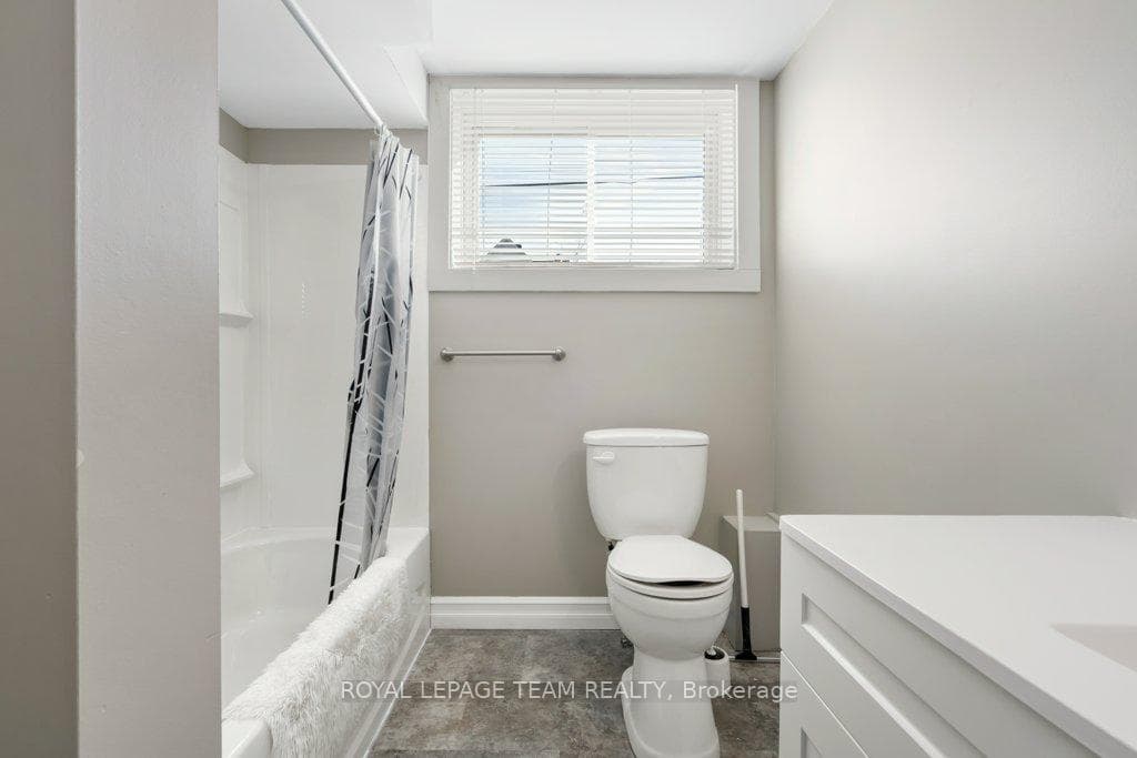 621 St Lawrence Street photo 30