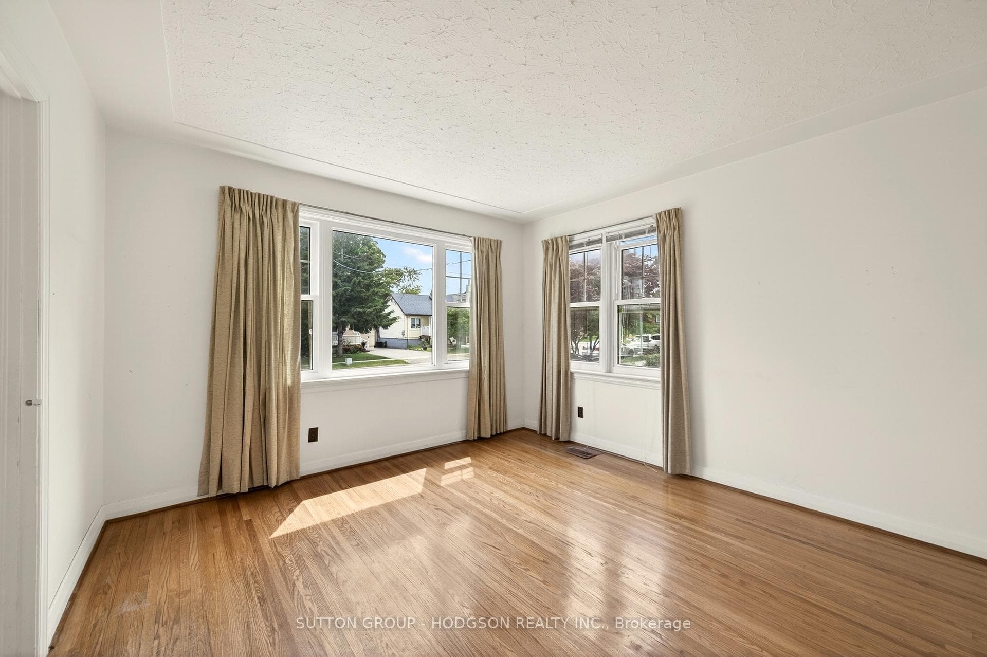 47 MacKay Avenue photo 6