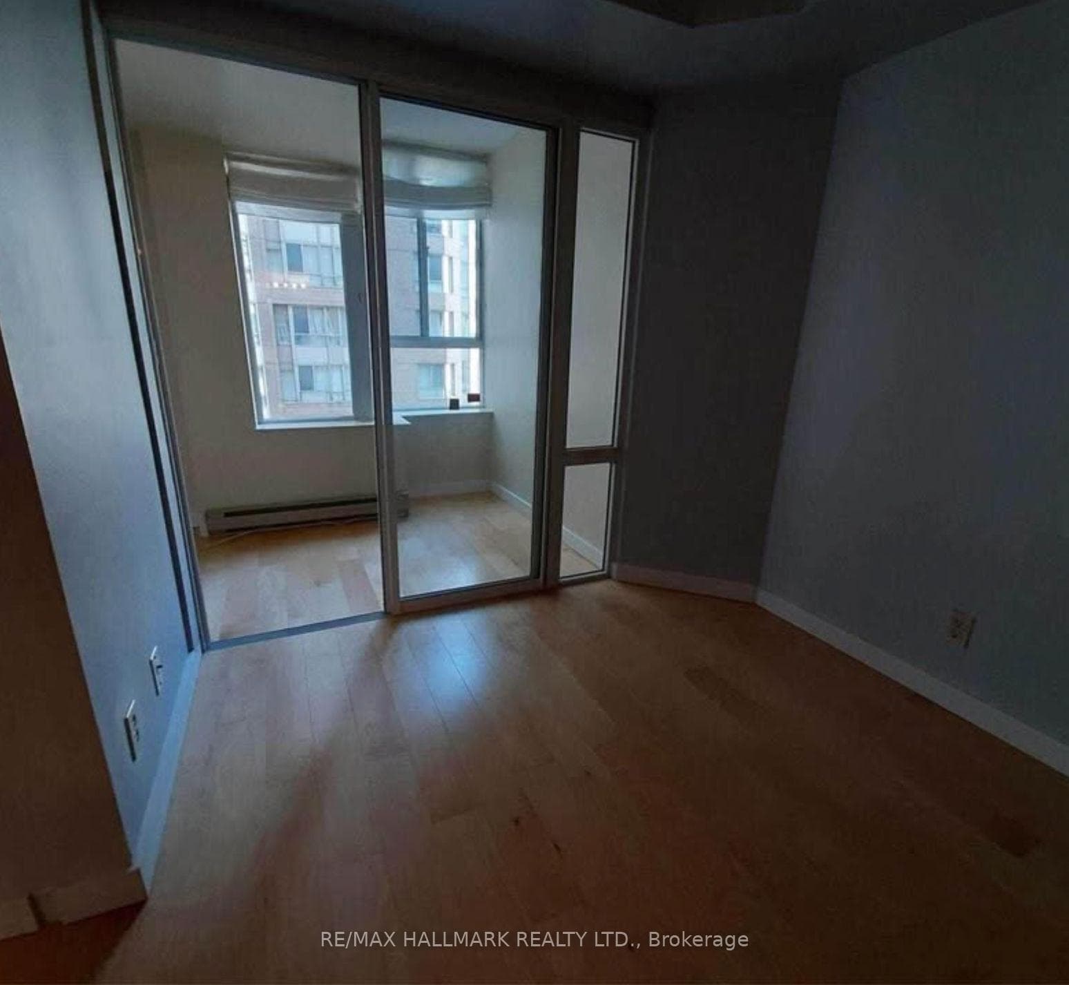 711 Bay Street Unit 821 photo 7