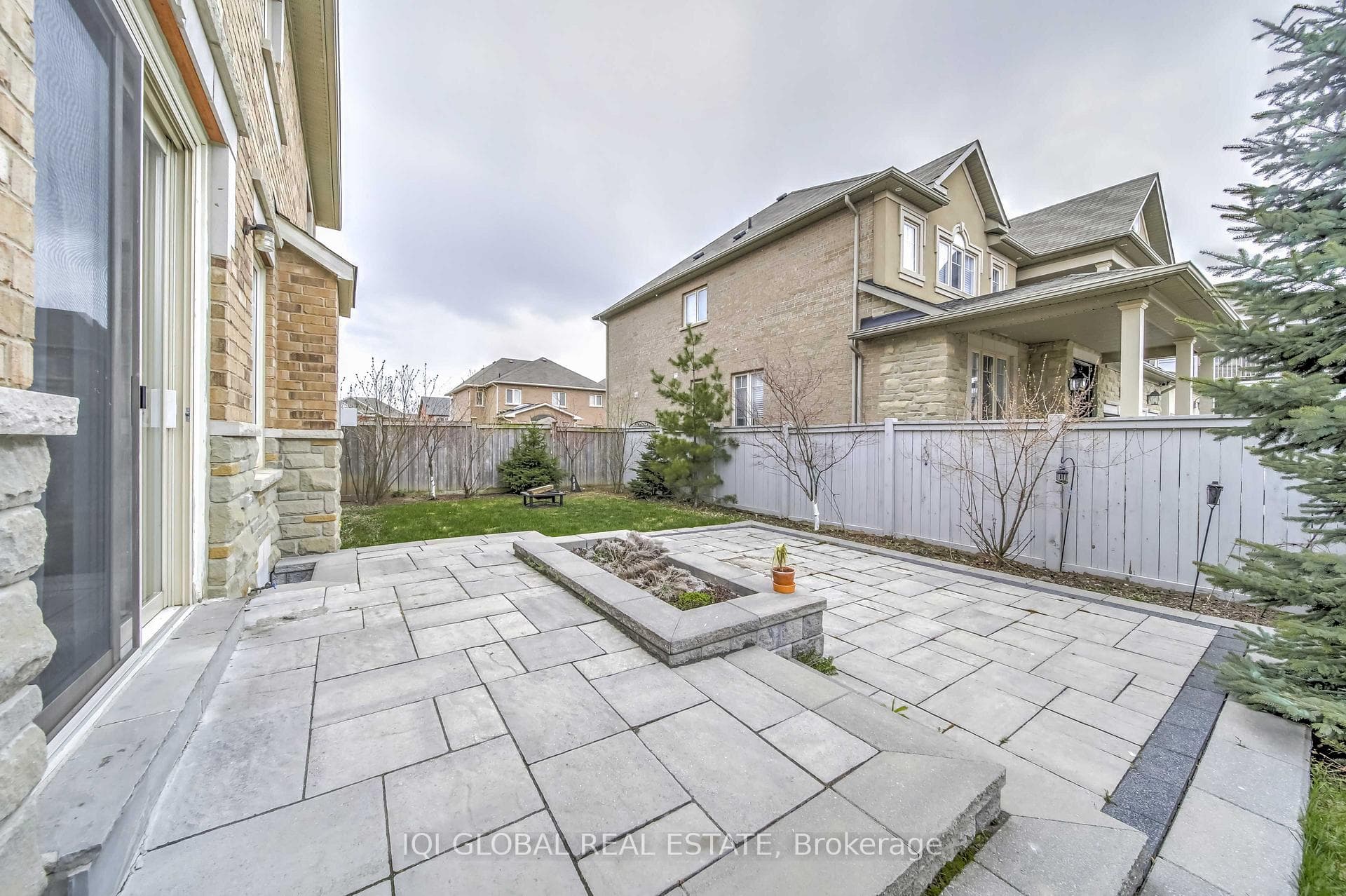 2 Bowkett Drive photo 26