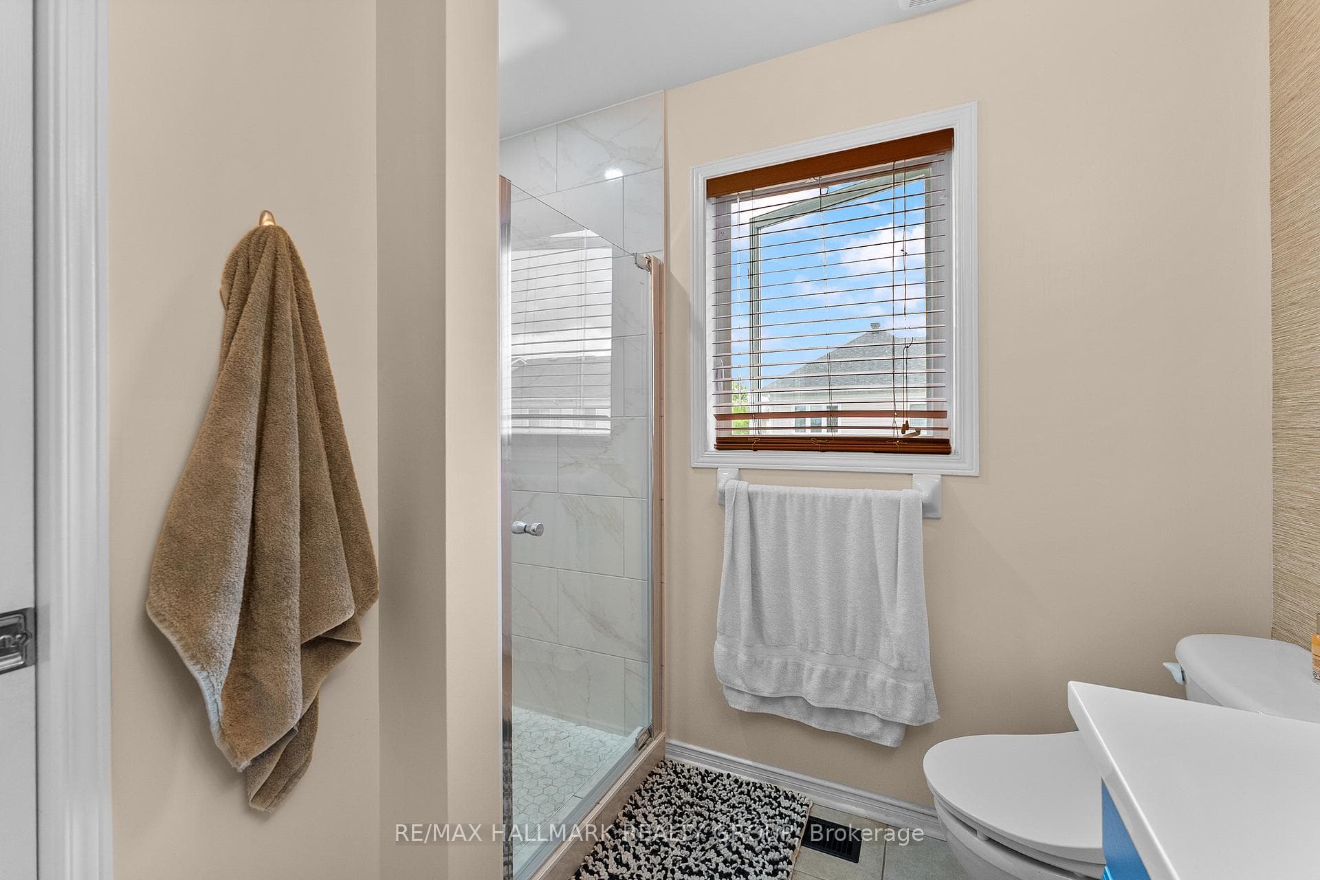 2250 Silverado Crescent photo 14