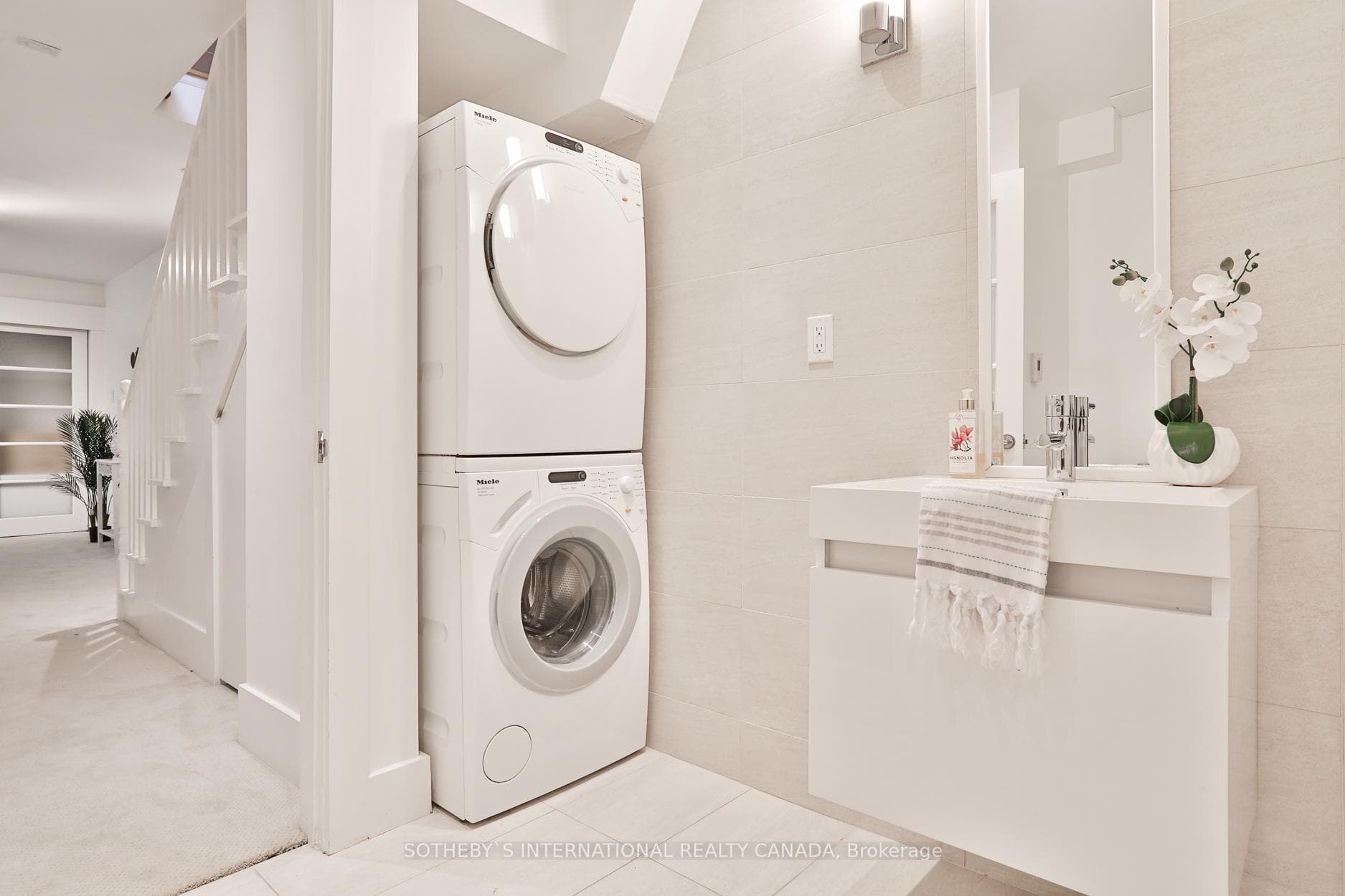 365 Howland Avenue photo 30