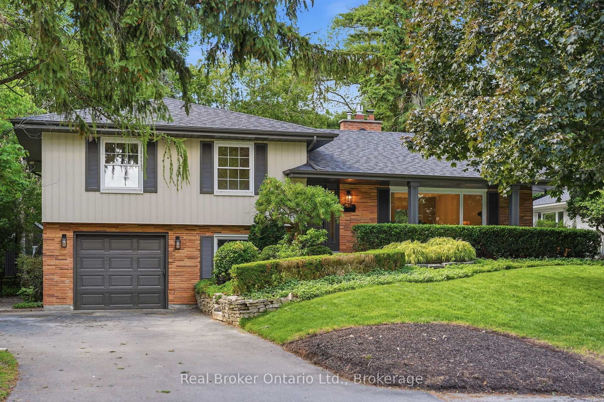 571 Leonard Court photo 1