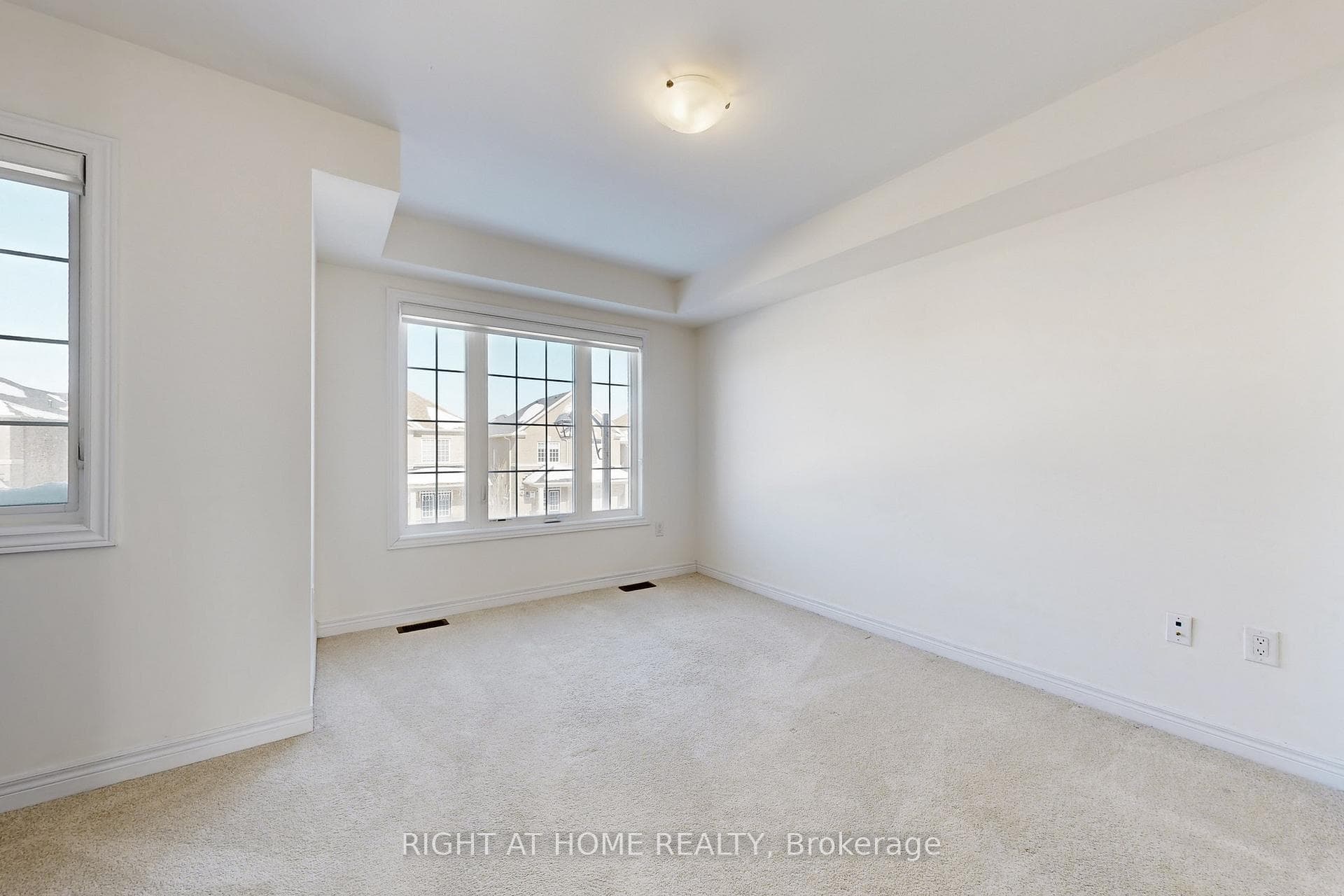553 White's Hill Avenue photo 15