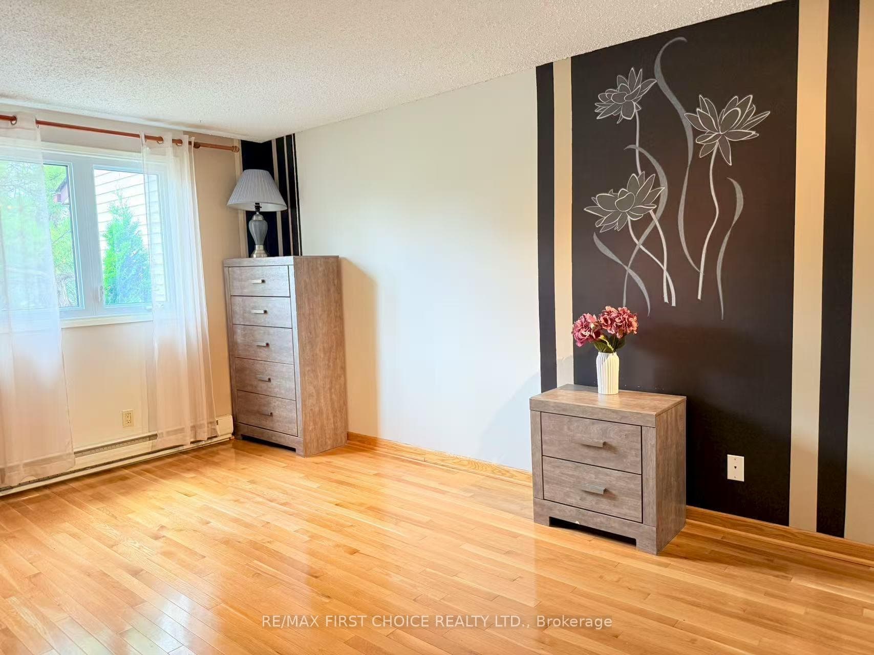 563 Pasteur Road photo 14