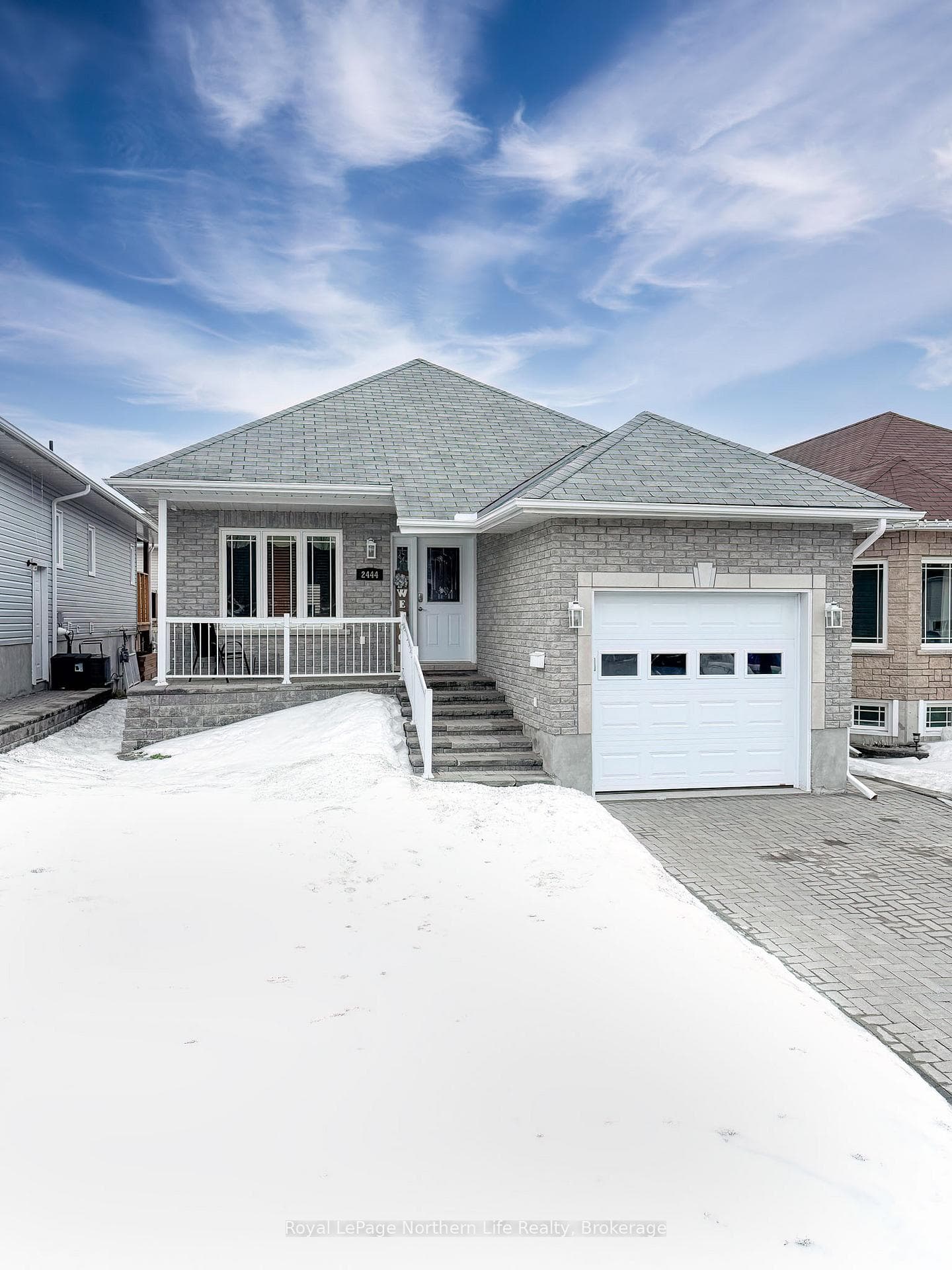 2444 Connaught Avenue photo 2