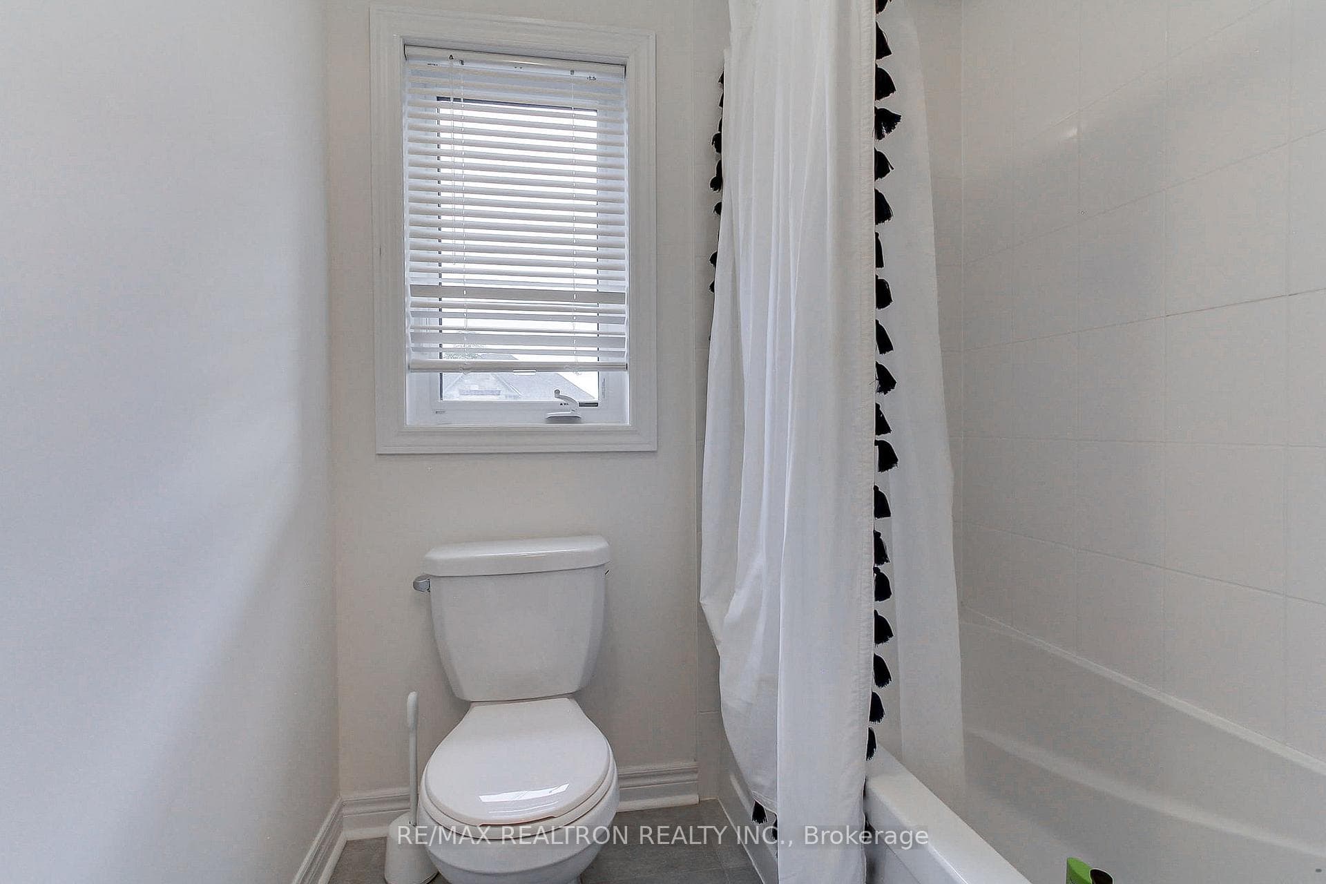 2236 Lozenby Street photo 40