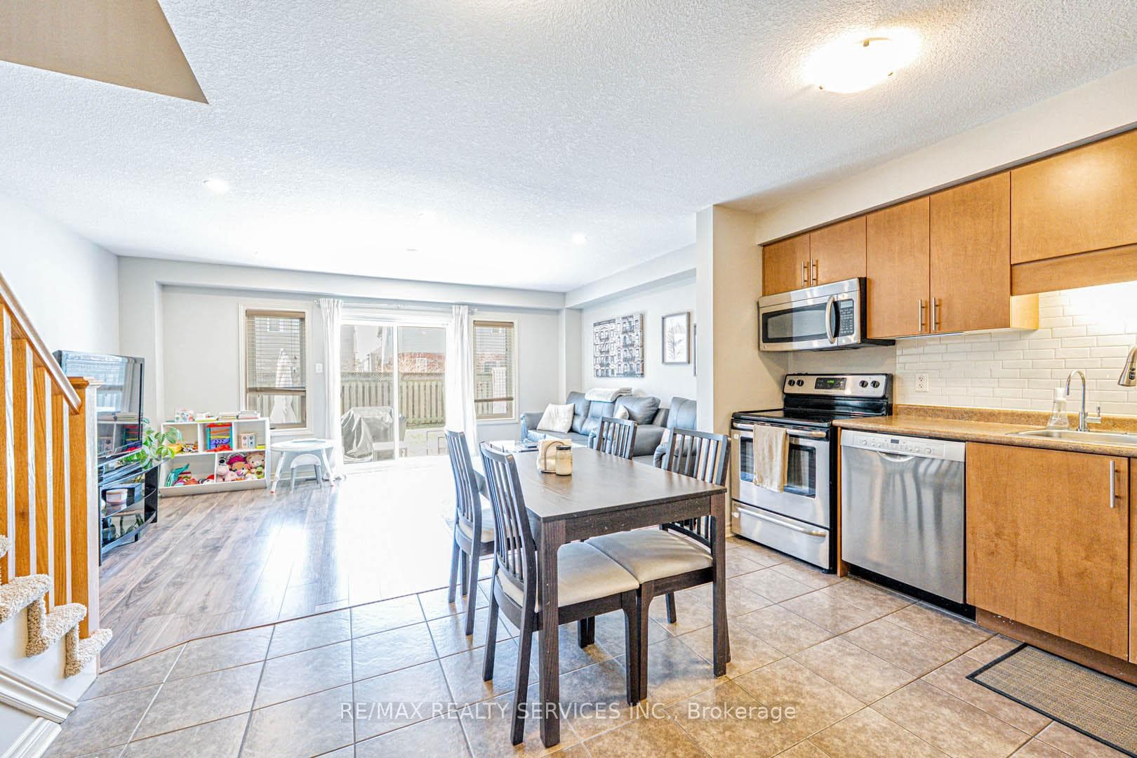18 Waterford Drive photo 4