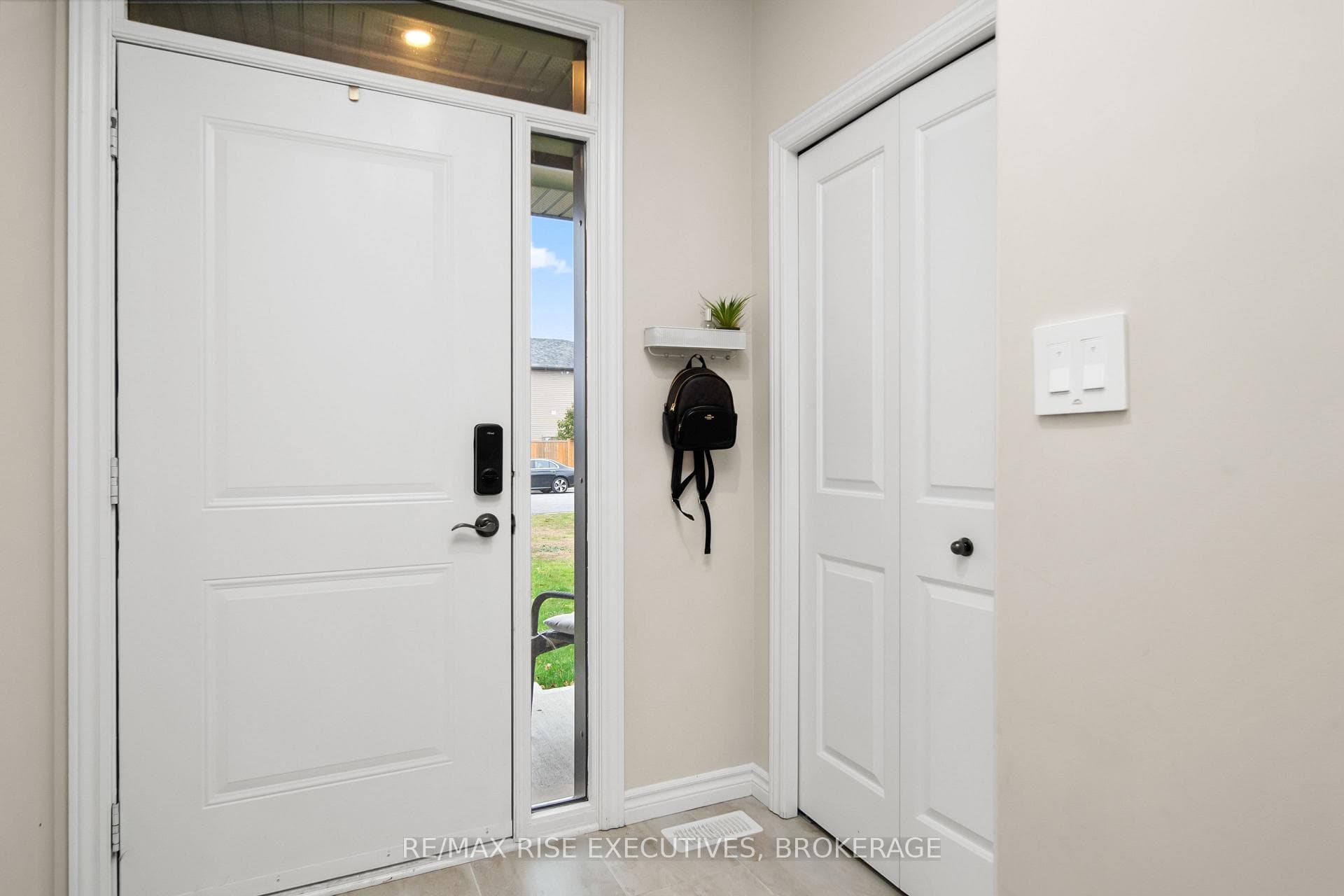 1415 MONARCH Drive photo 4