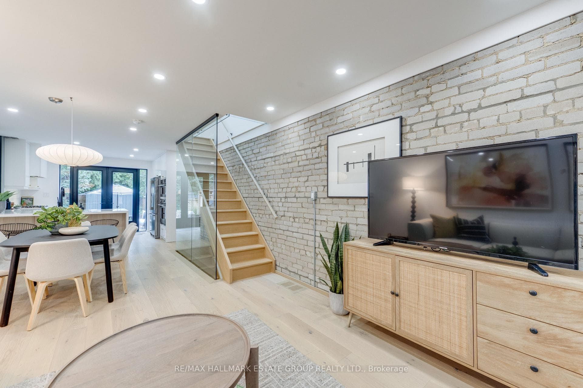 664 Rhodes Avenue photo 6