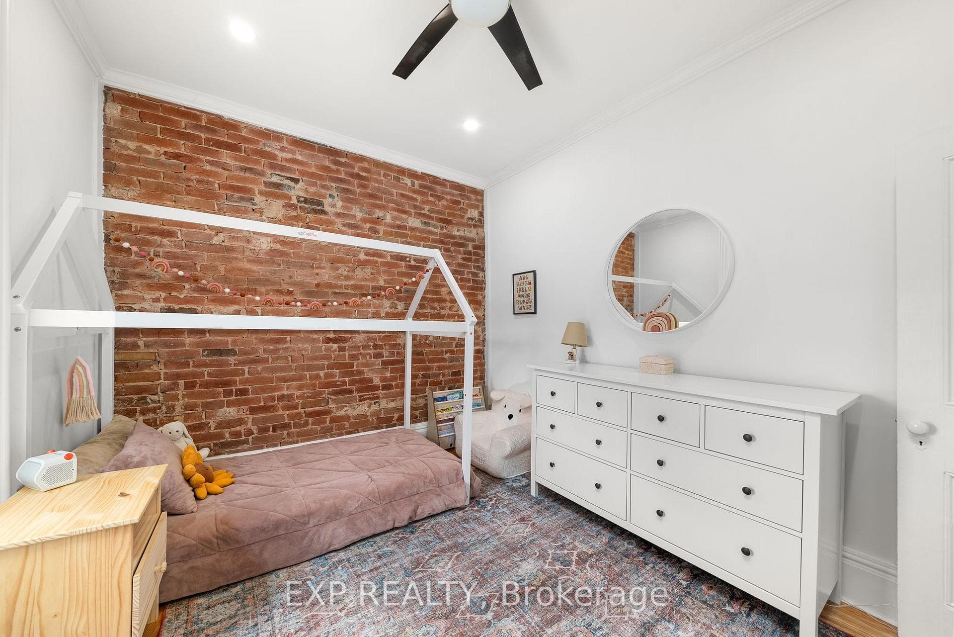276 William Street photo 26