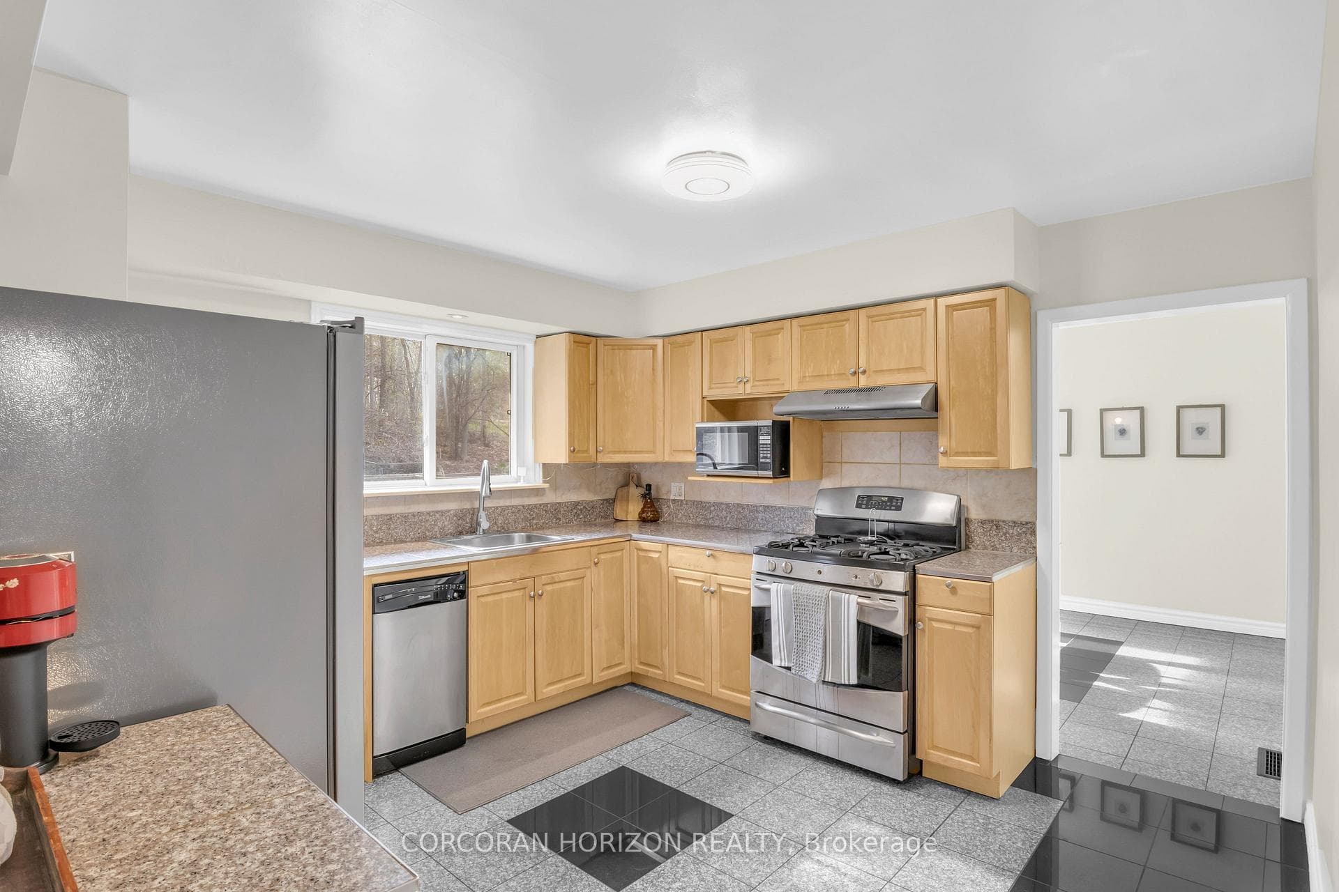 7226 Wellington Road photo 18