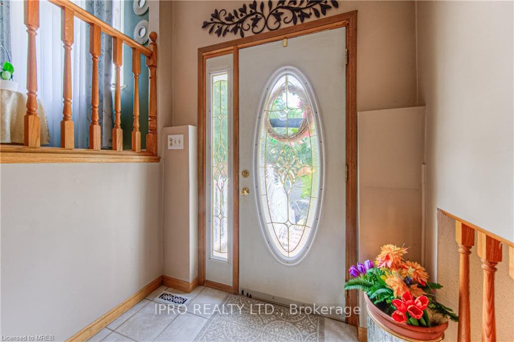170 Wheatfield Crescent photo 4