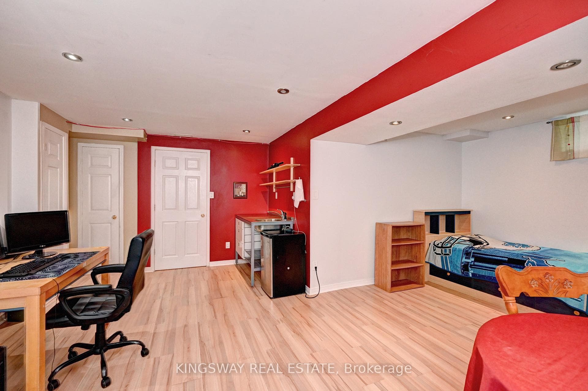 582 MORTIMER Drive photo 32