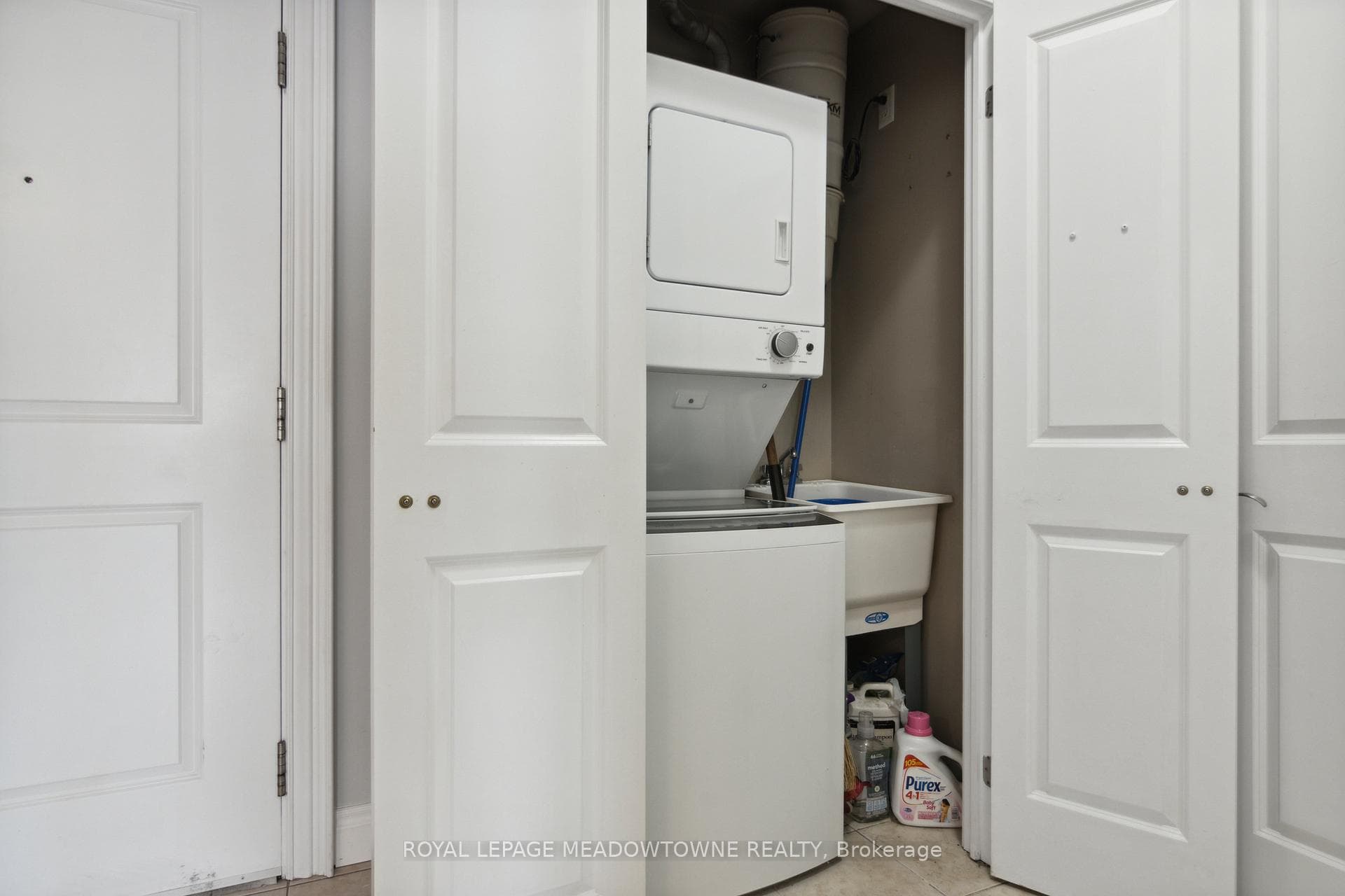 9519 Keele Street Unit 223 photo 31