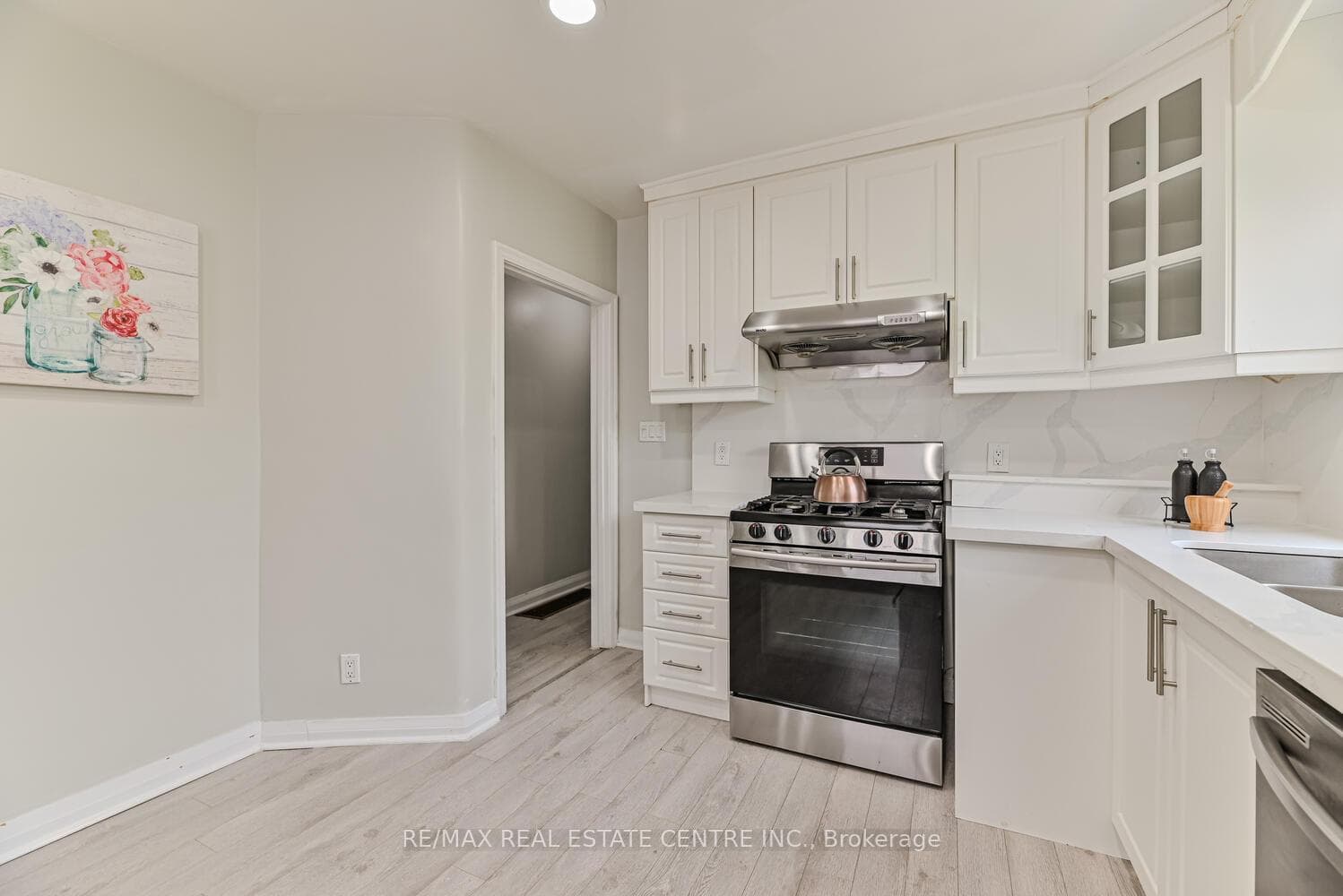 573 Exbury Crescent photo 19