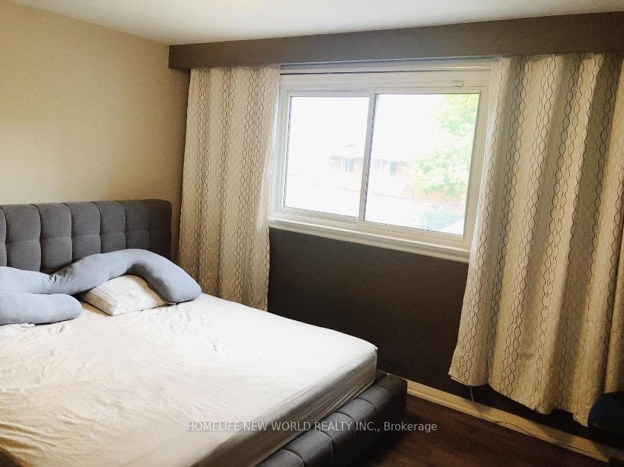 30 Castlegrove Boulevard Unit M-Br photo 5