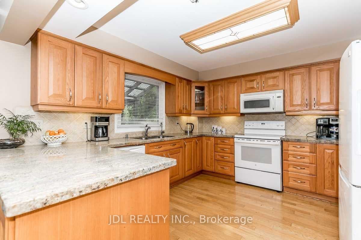 87 Hammond Drive photo 5