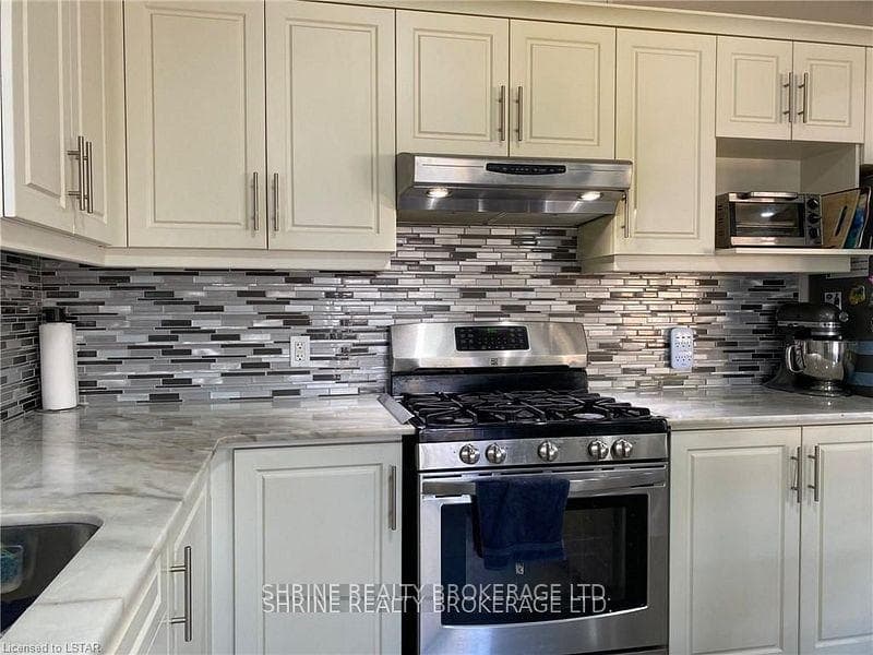 1157 MEDWAY PARK Drive photo 4