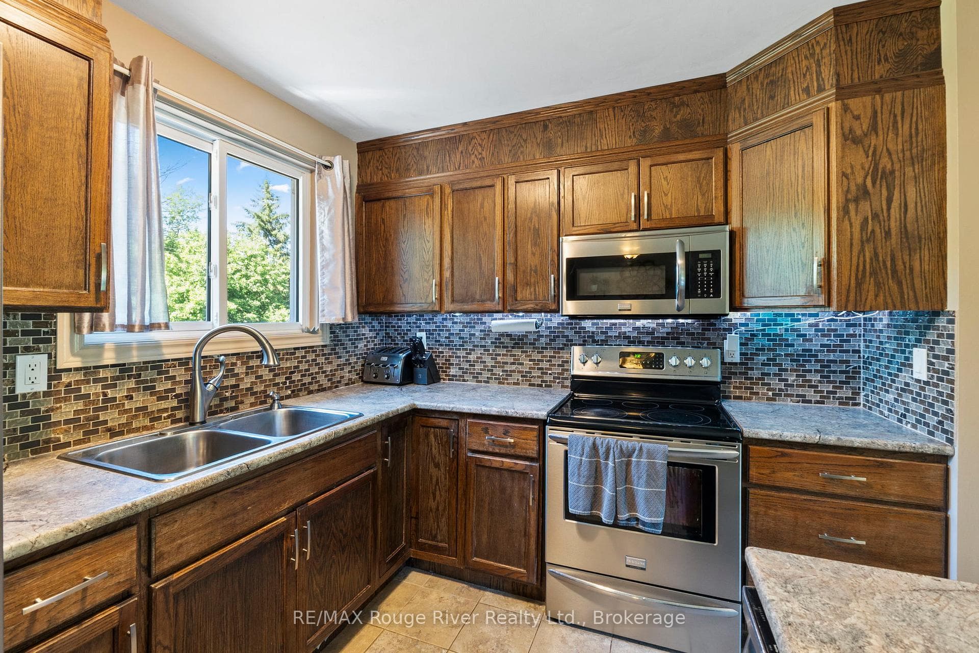 8910 Lewis Court photo 9