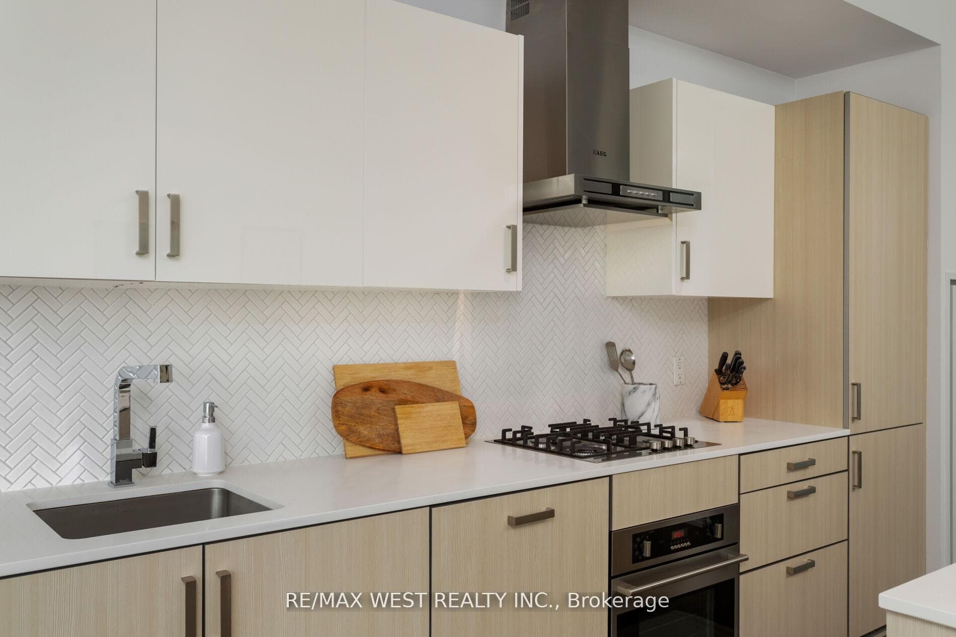36 Howard Park Avenue Unit 603 photo 8