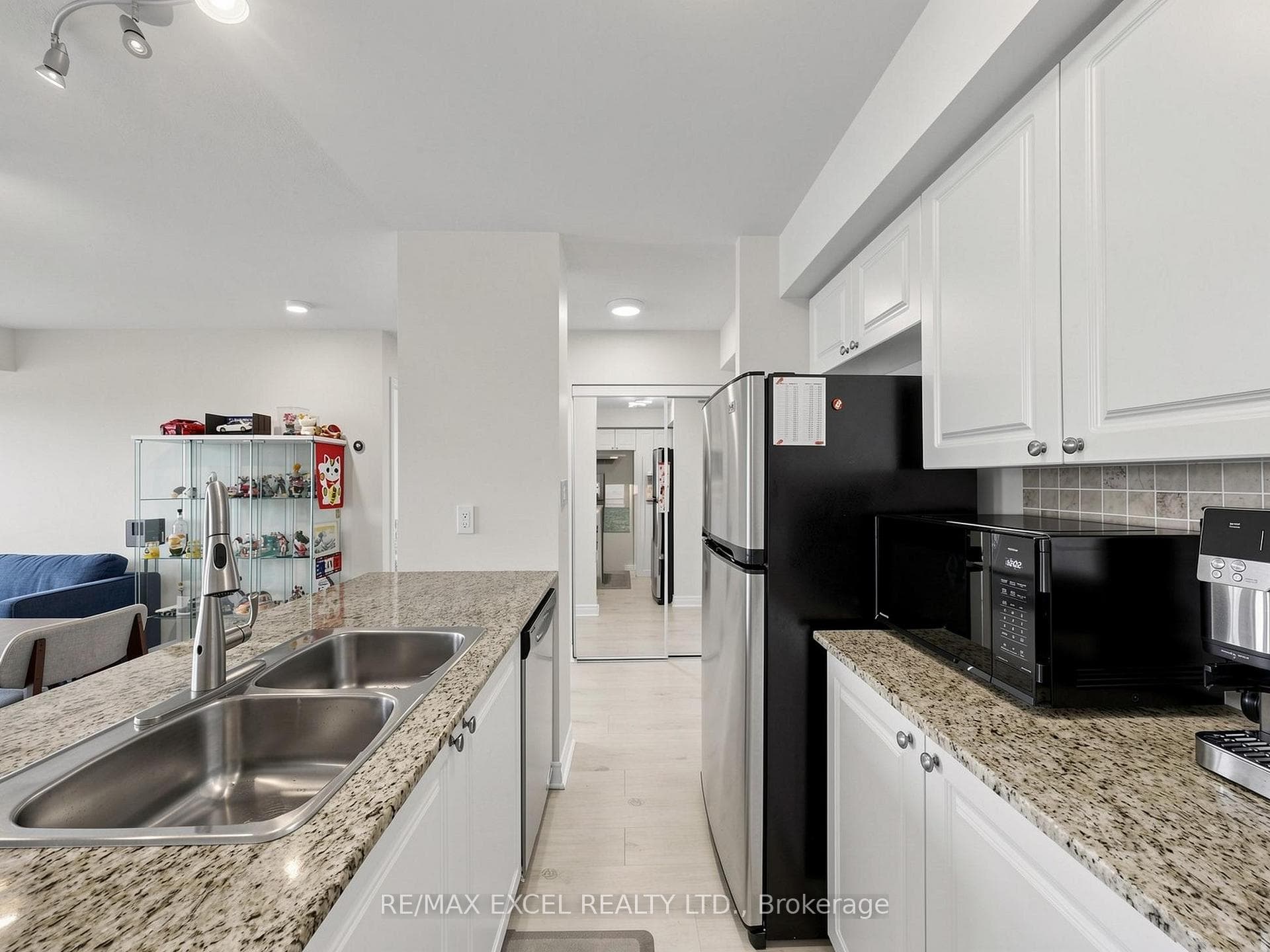 920 Sheppard Avenue Unit 711 photo 12
