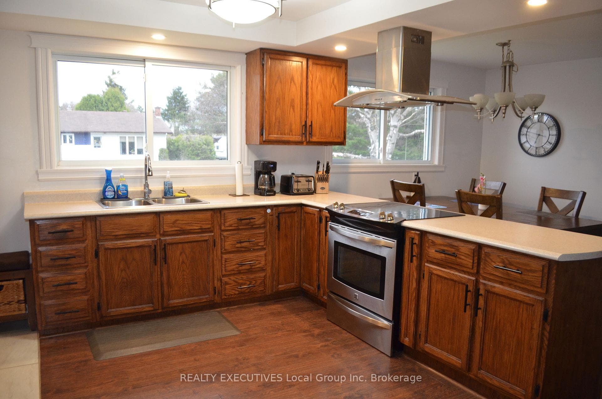 412 Sweezy Street photo 13