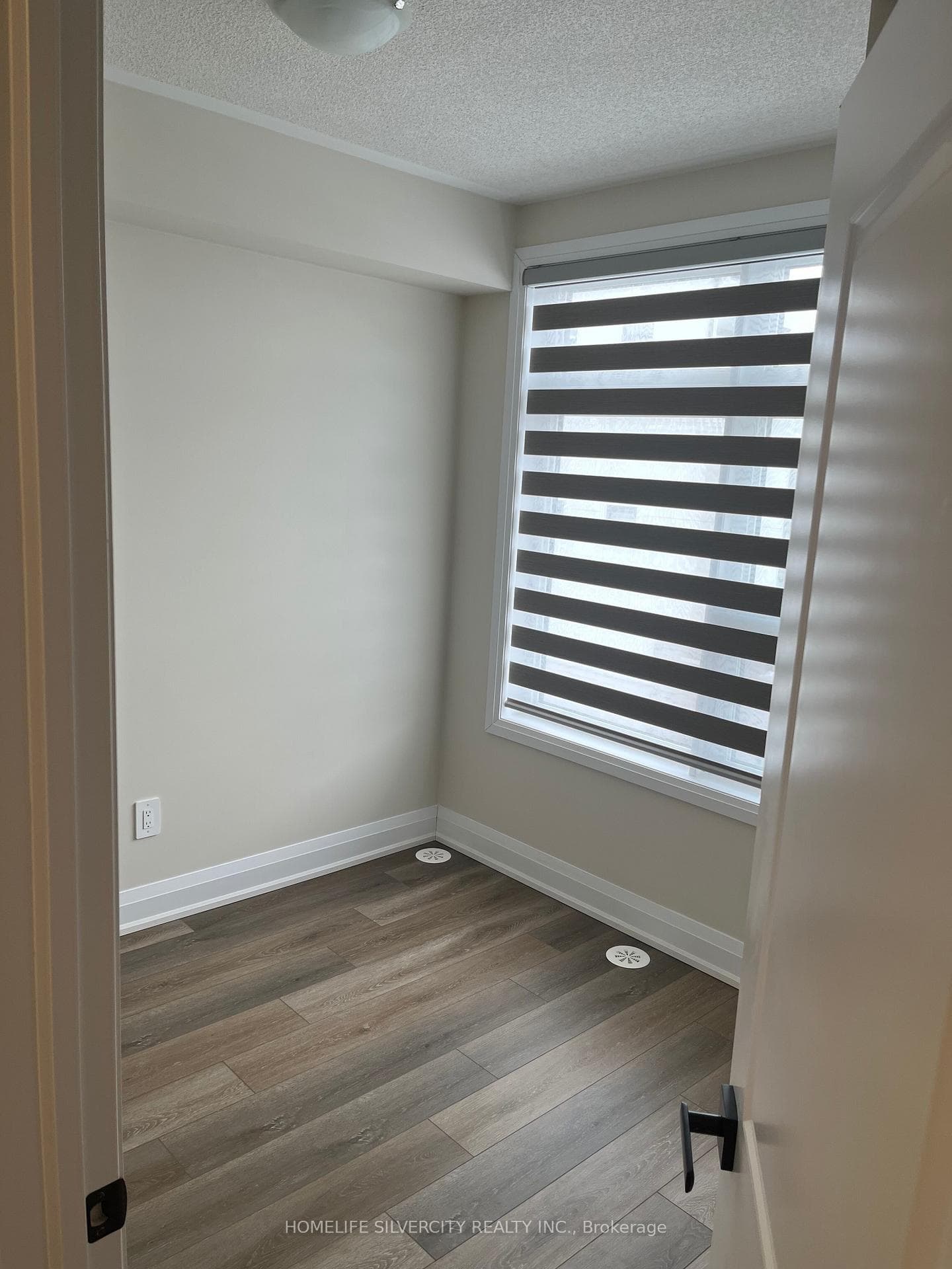 1577 Rose Way photo 11