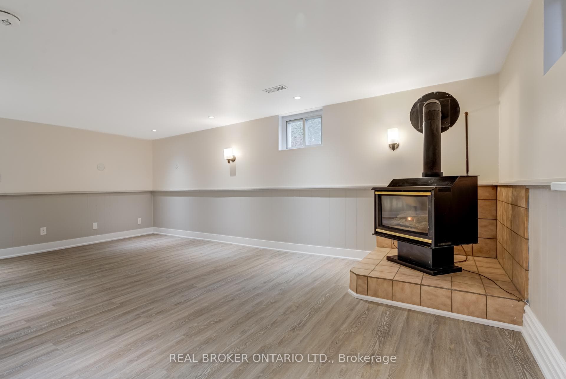 1145 Ridgecrest Avenue Unit Bsmt. photo 8