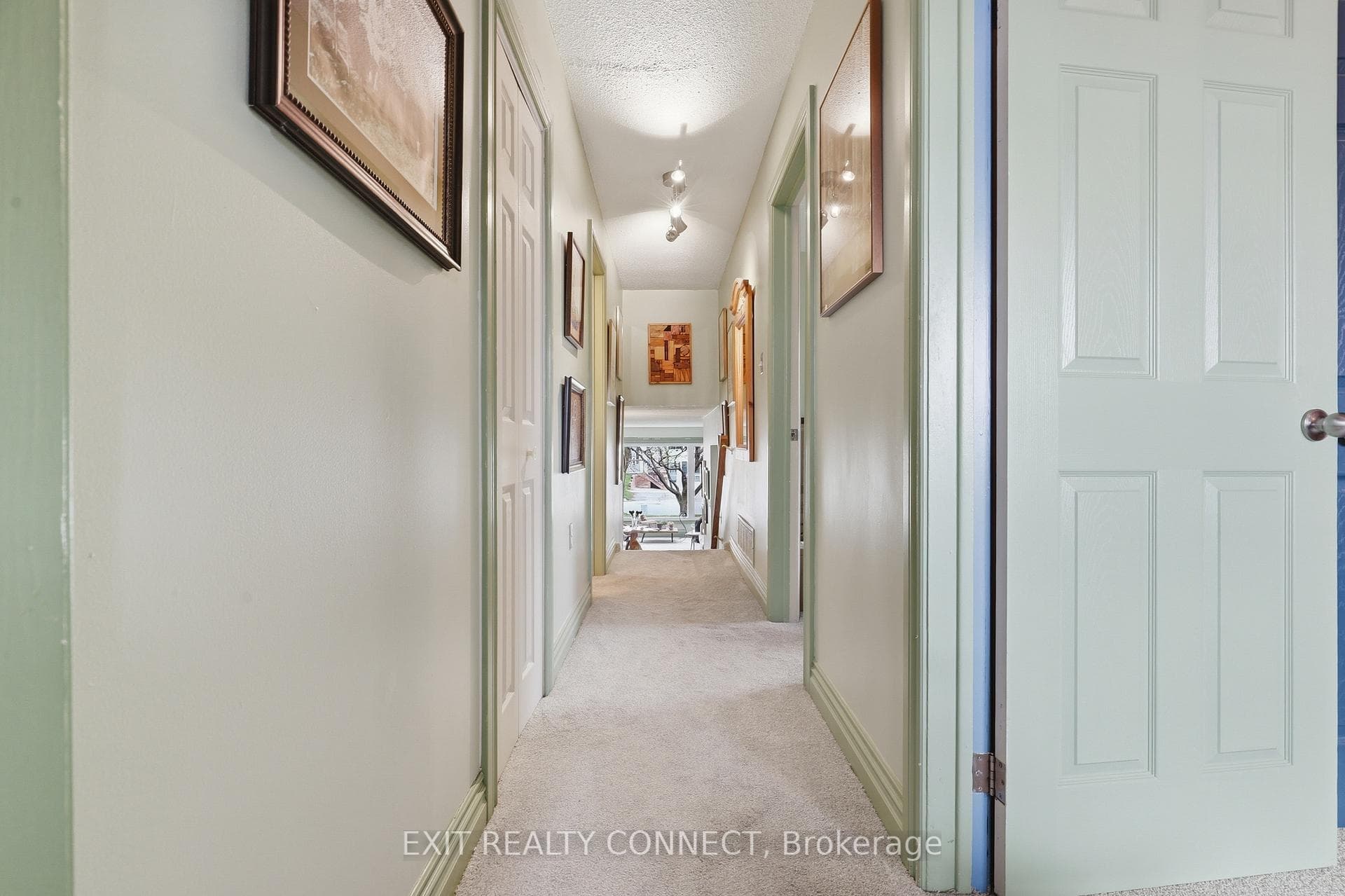179 Burbank Crescent photo 21
