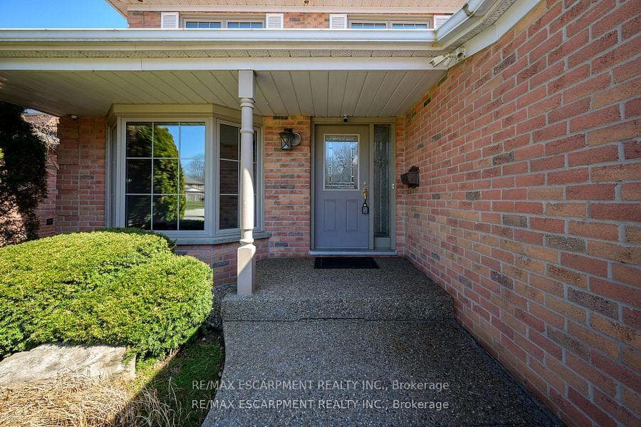 2069 Gordie Tapp Crescent photo 3