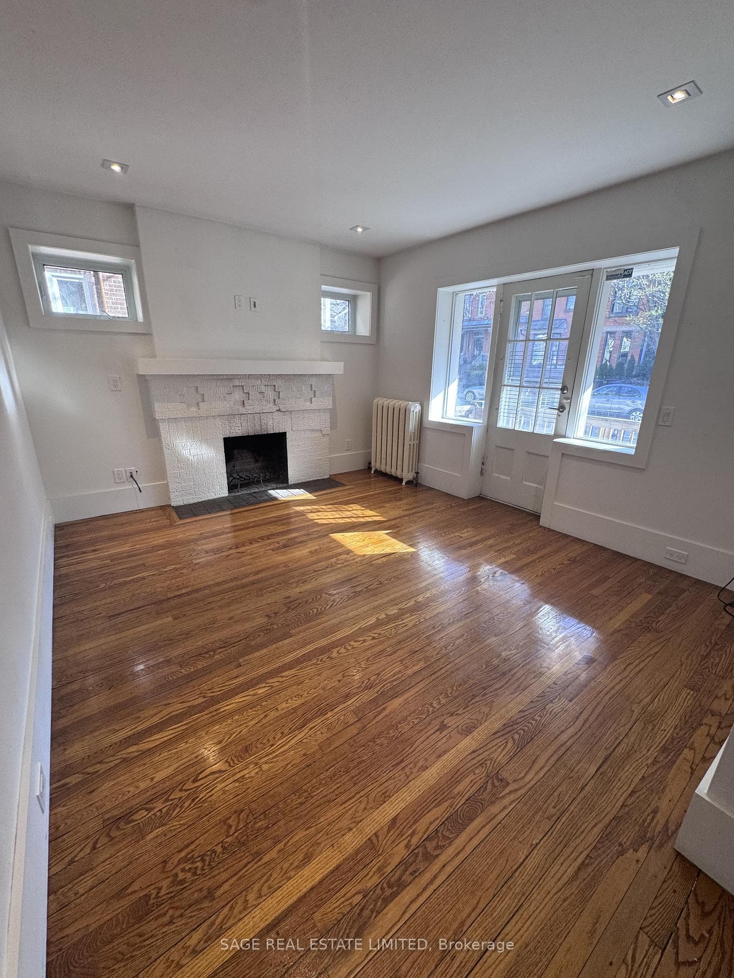 302 Sumach Street Unit 1 photo 4