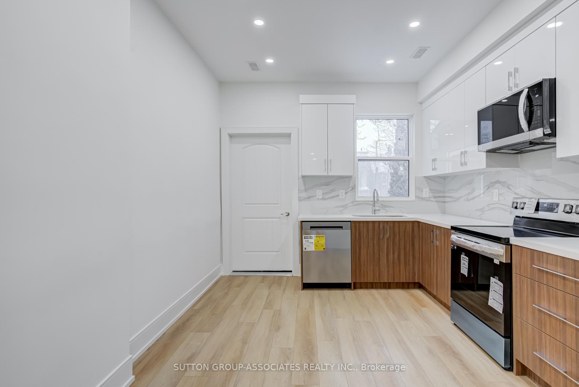 885A Dovercourt Road Unit Upper photo 10