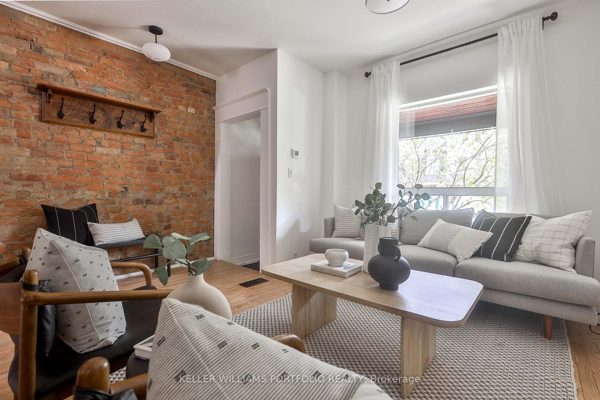 64 Campbell Avenue photo 5