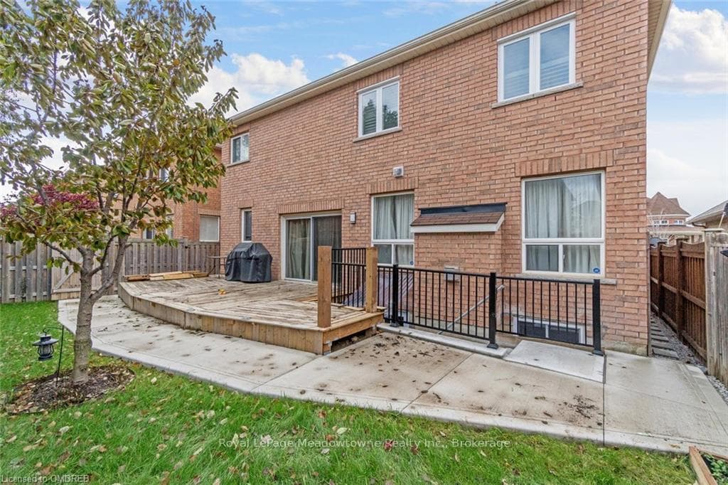 355 MCCARTNEY Crescent Unit Bsmt photo 20