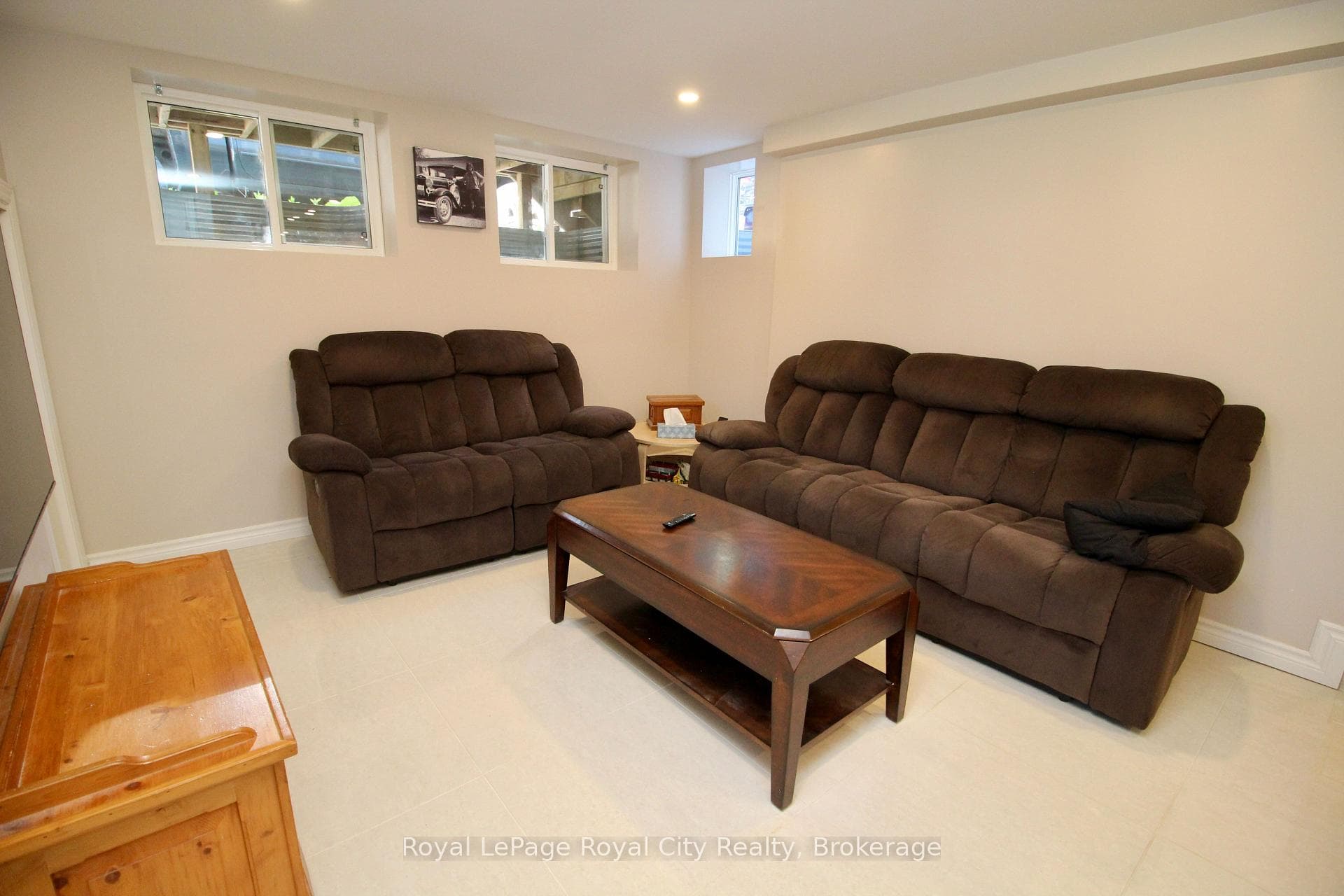 8 Rosewood Avenue photo 37